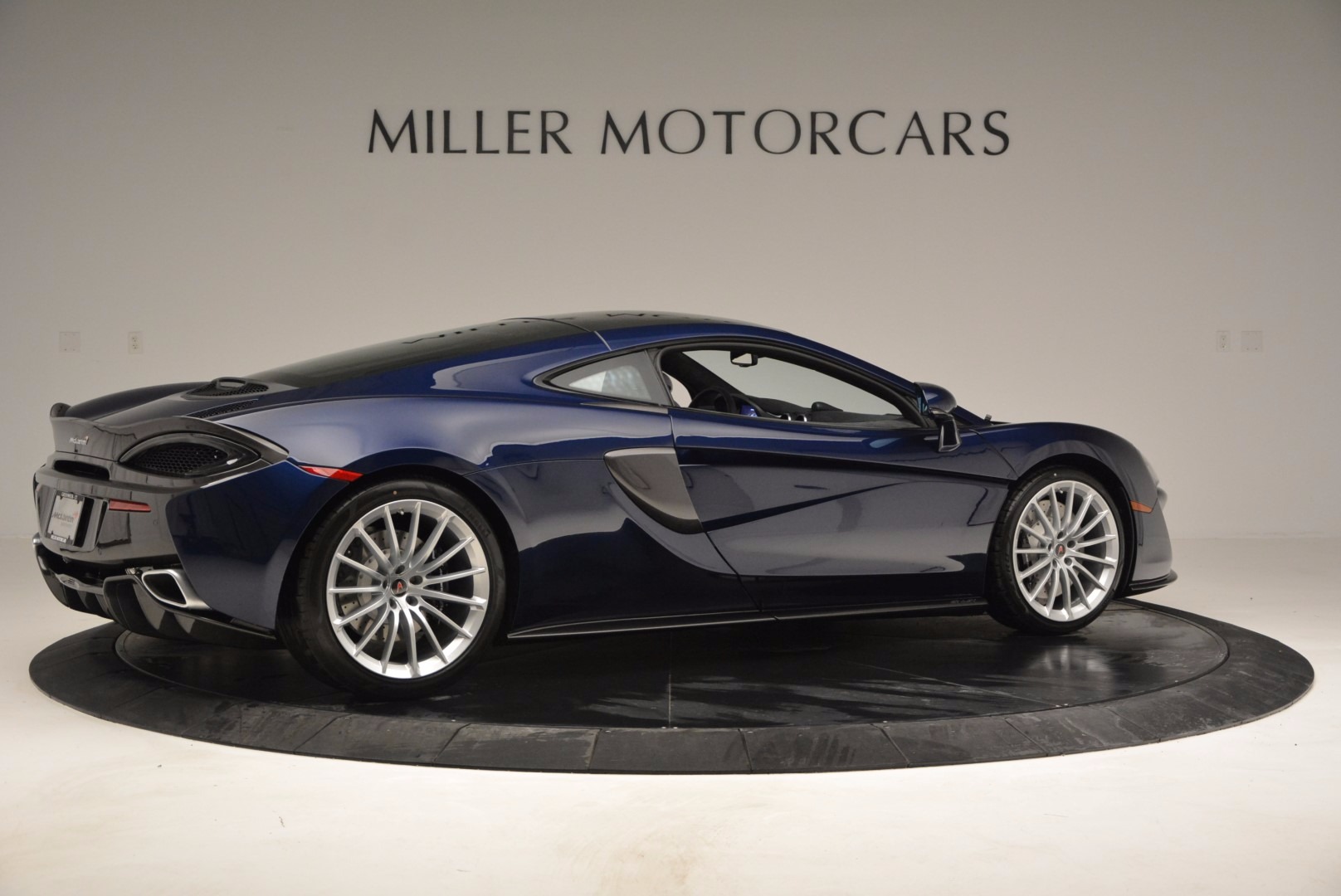 New-2017-McLaren-570GT