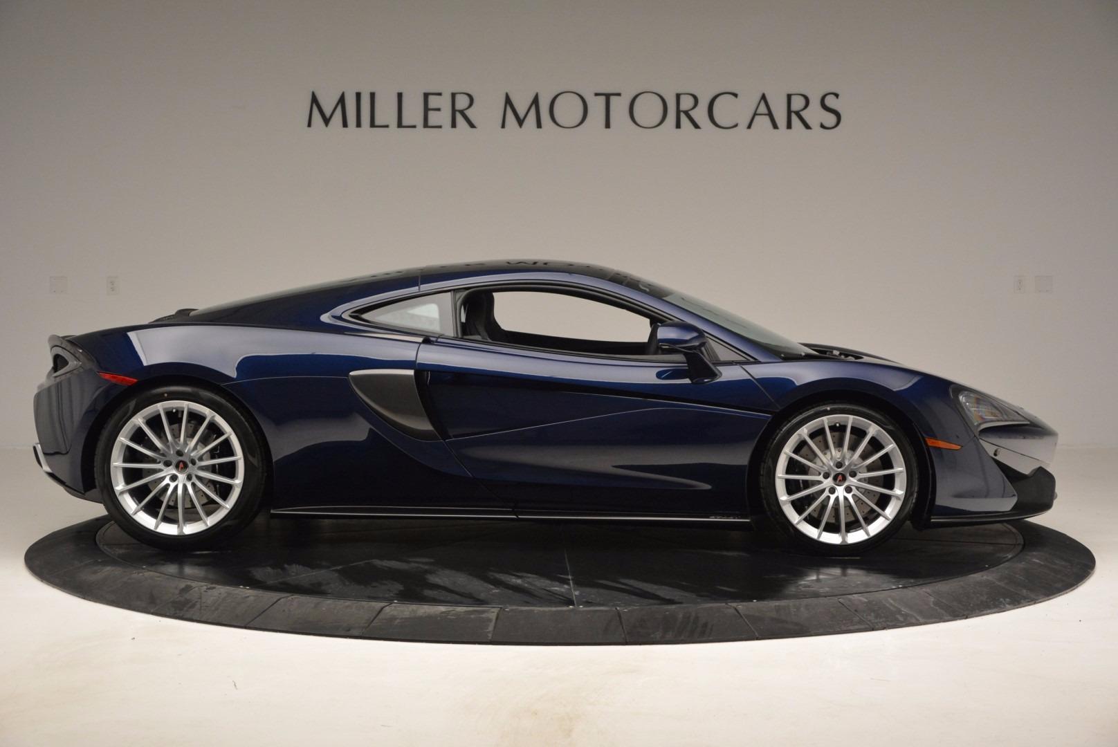 New-2017-McLaren-570GT