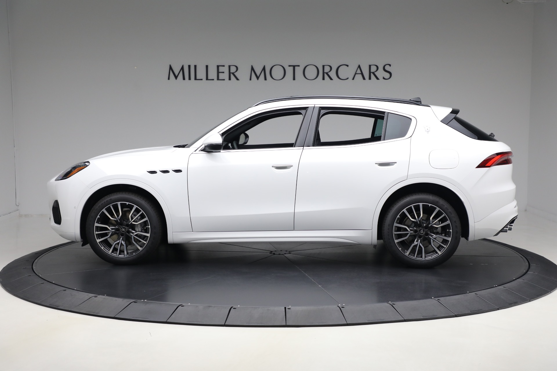 Used-2025-Maserati-Grecale