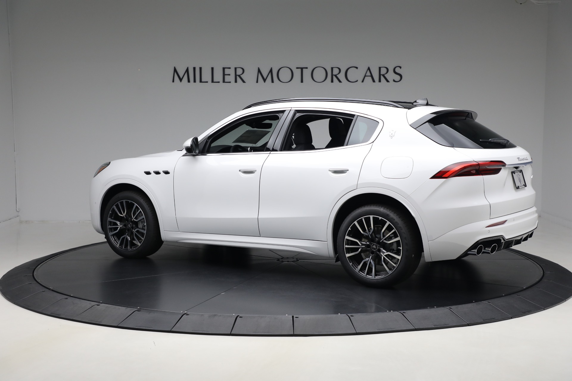 Used-2025-Maserati-Grecale
