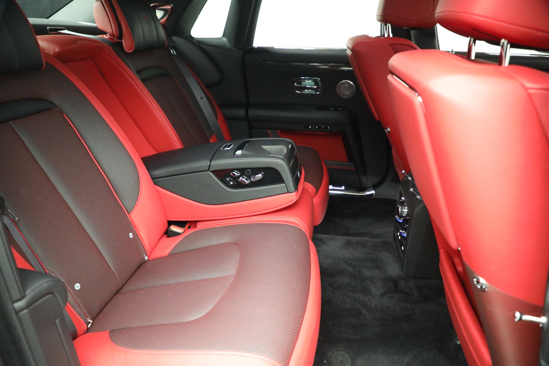 Used-2025-Rolls-Royce-Black-Badge-Ghost