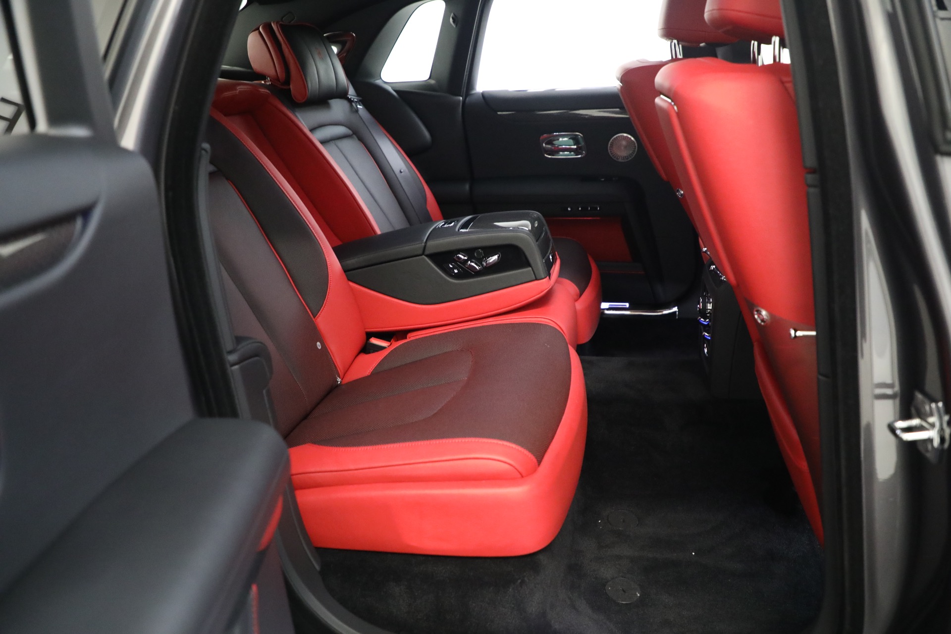 Used-2025-Rolls-Royce-Black-Badge-Ghost