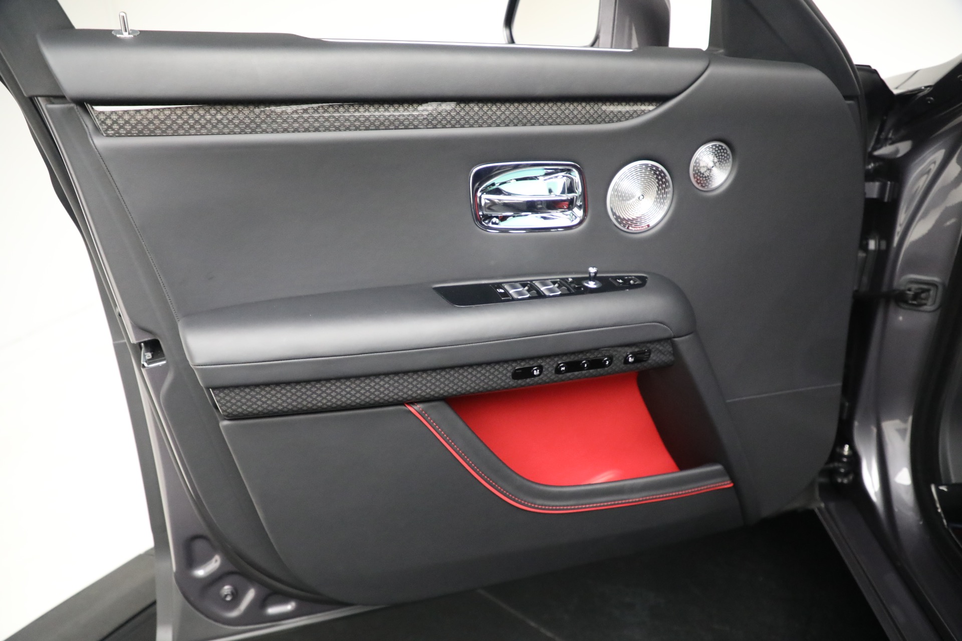 Used-2025-Rolls-Royce-Black-Badge-Ghost