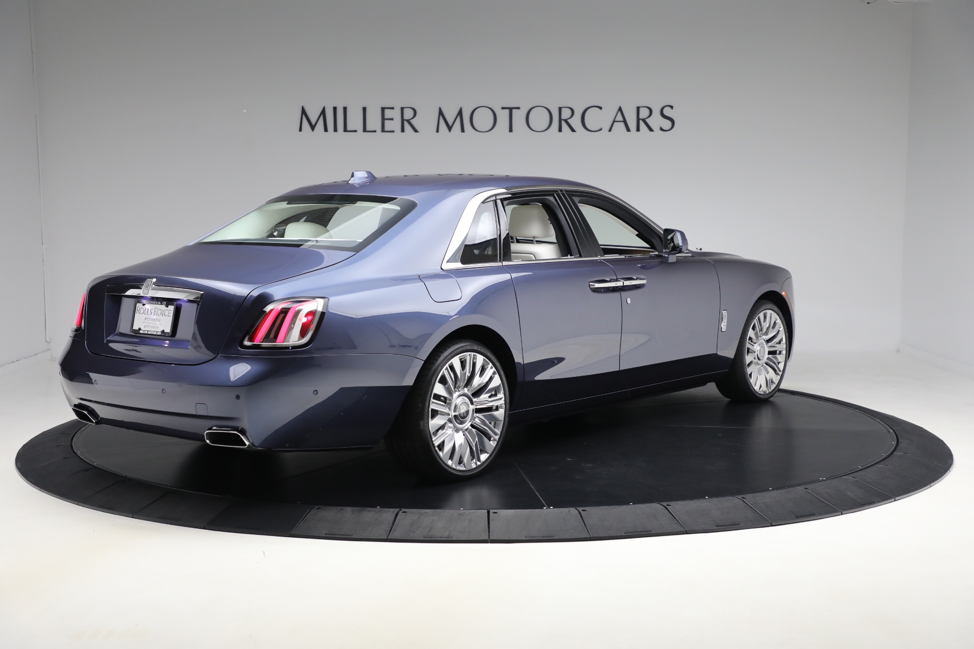 Used-2025-Rolls-Royce-Ghost
