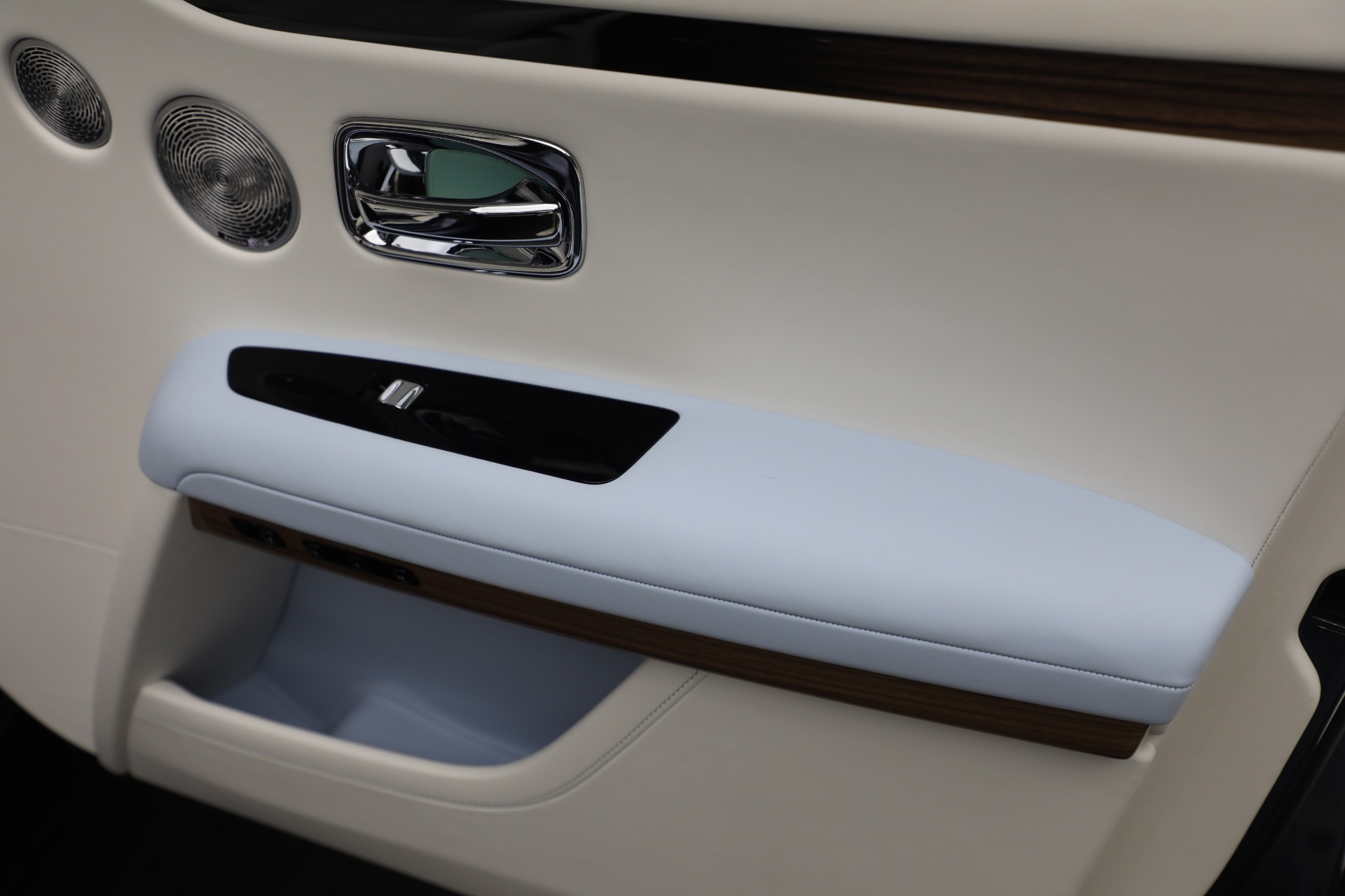 Used-2025-Rolls-Royce-Ghost