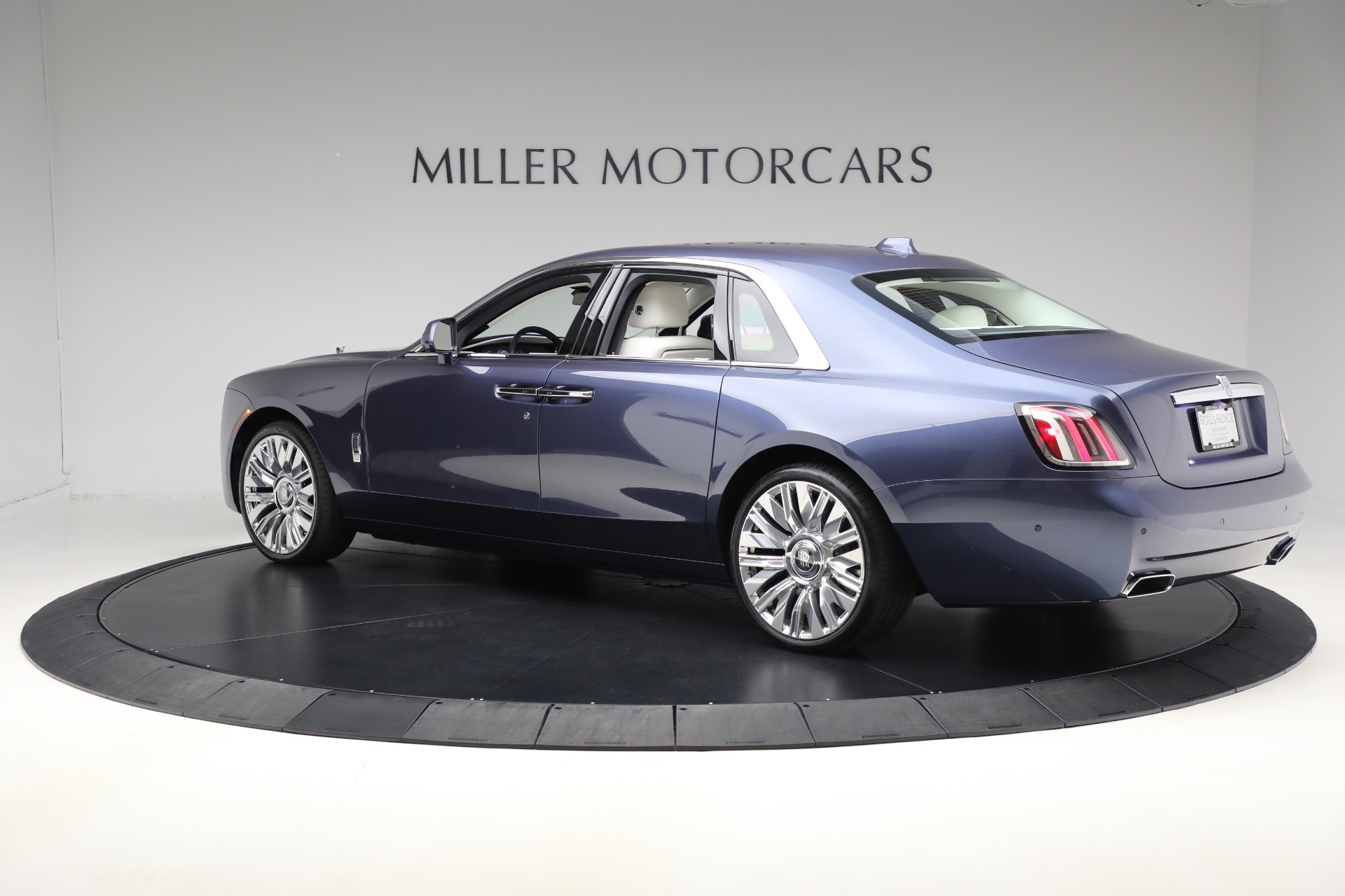 Used-2025-Rolls-Royce-Ghost