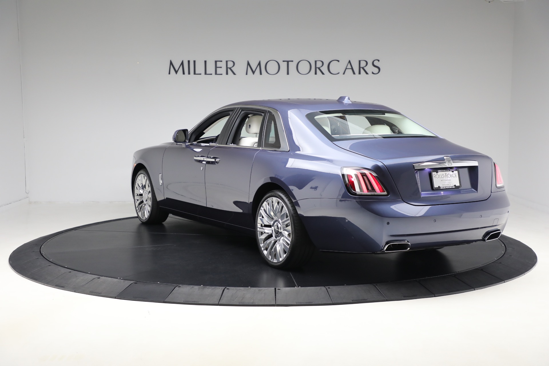 Used-2025-Rolls-Royce-Ghost