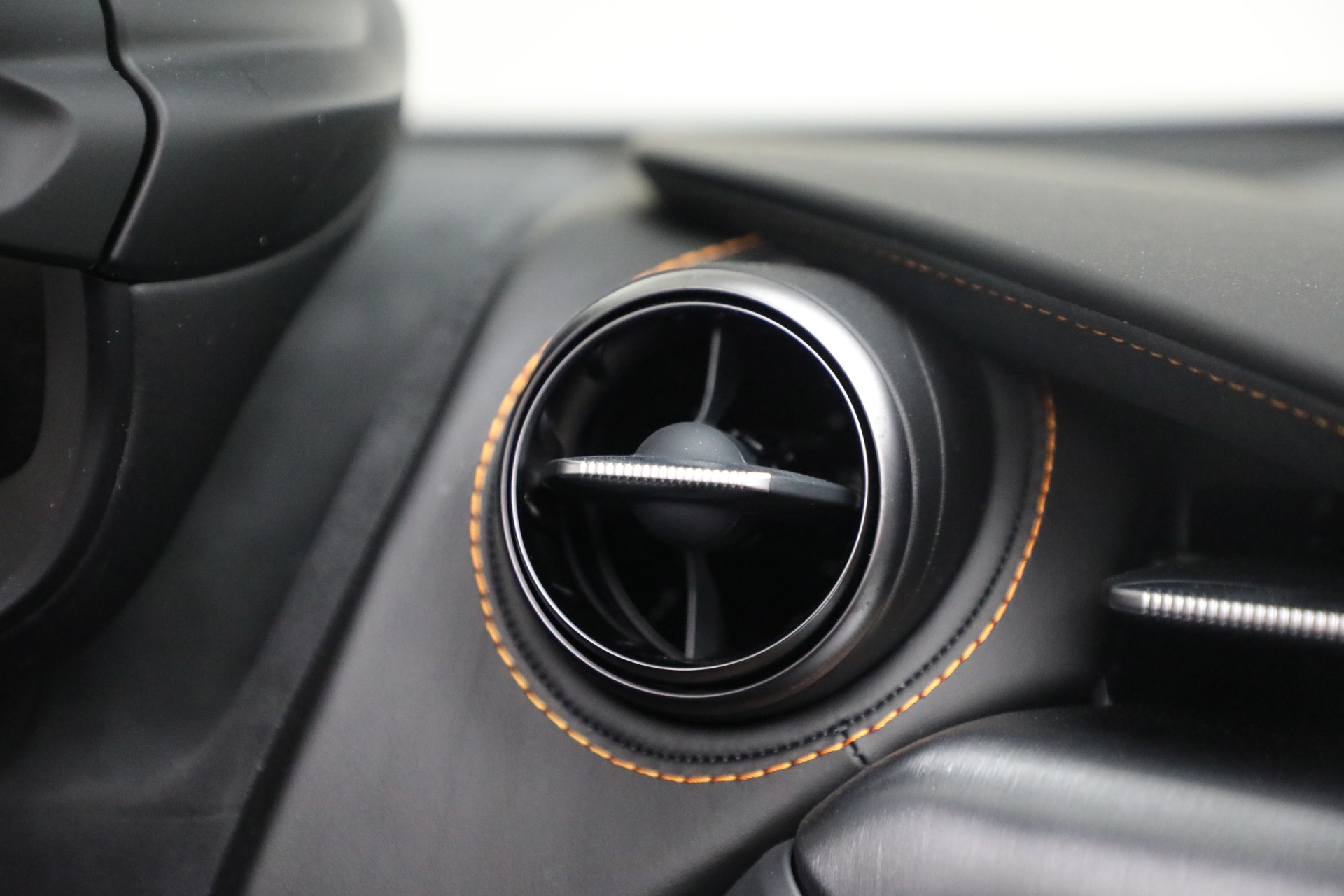 New-2026-McLaren-750S-Spider-TechLux