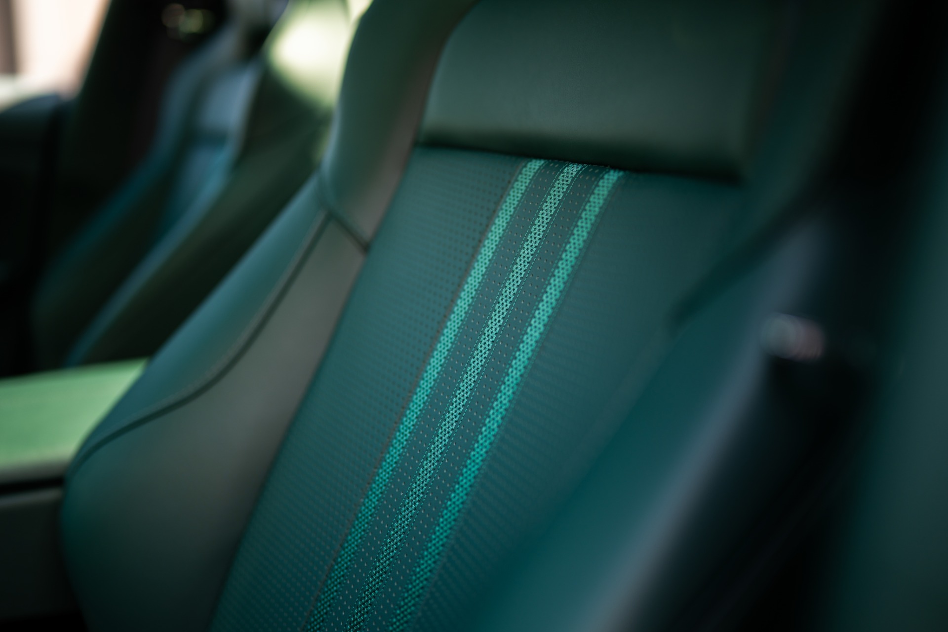 New-2025-Aston-Martin-DBX-707