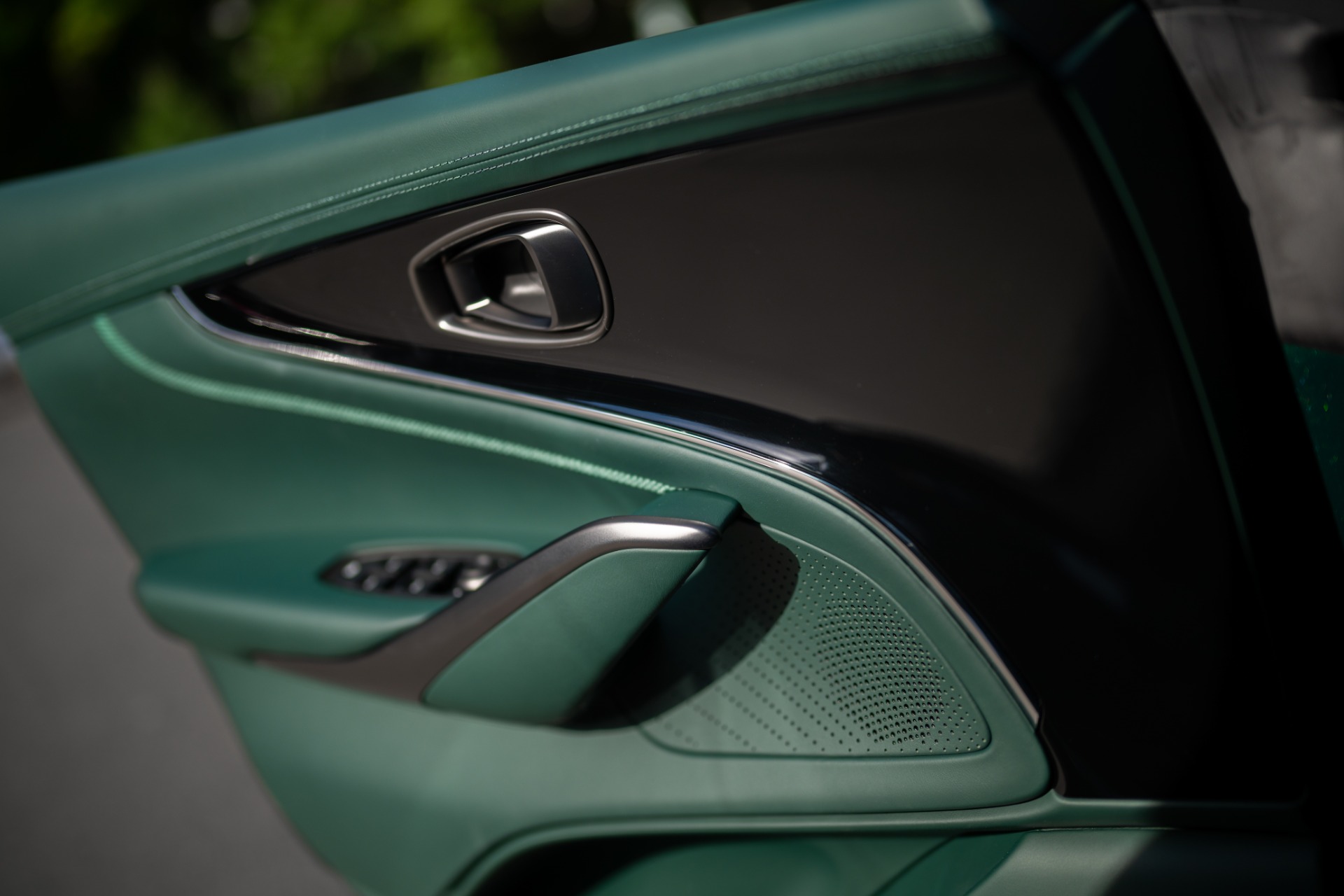 New-2025-Aston-Martin-DBX-707