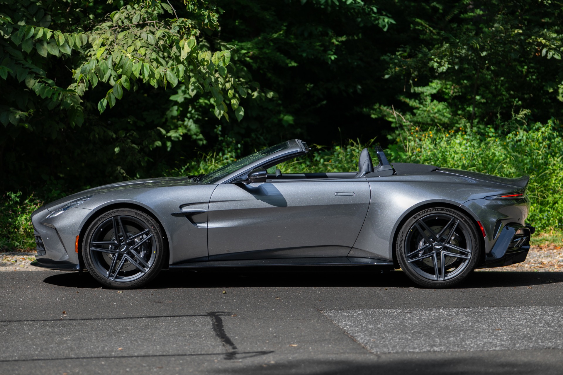 New-2026-Aston-Martin-Vantage-Roadster