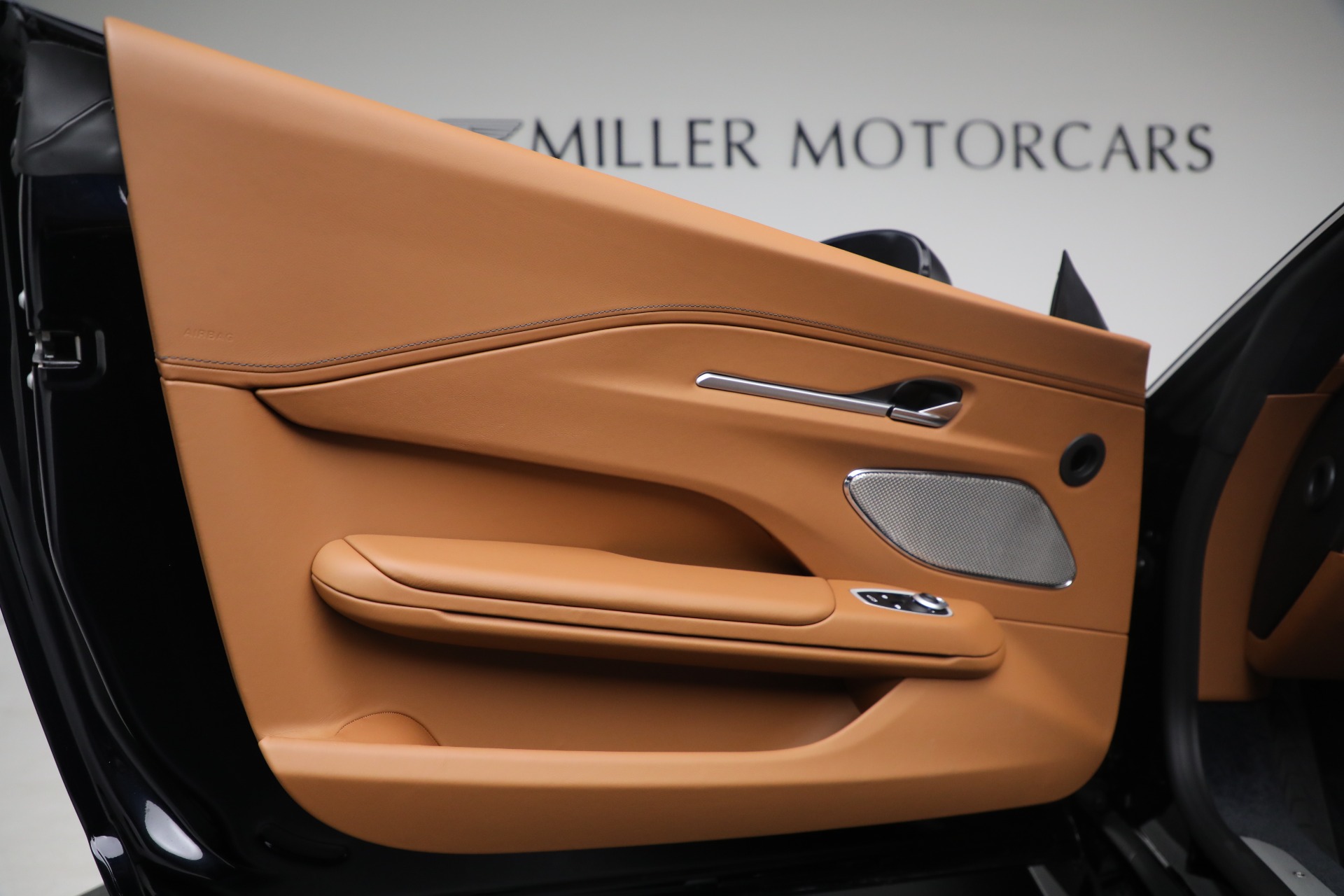 New-2026-Aston-Martin-Vantage-Roadster