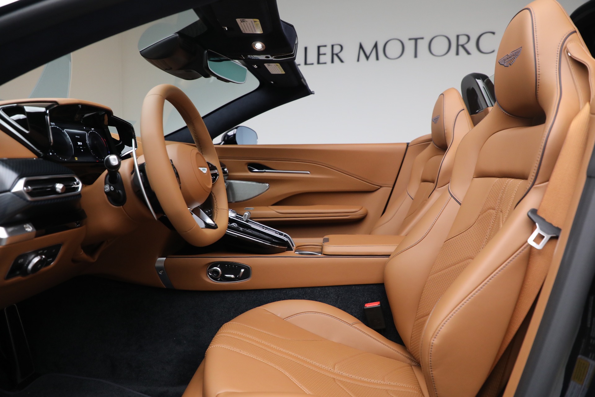 New-2026-Aston-Martin-Vantage-Roadster