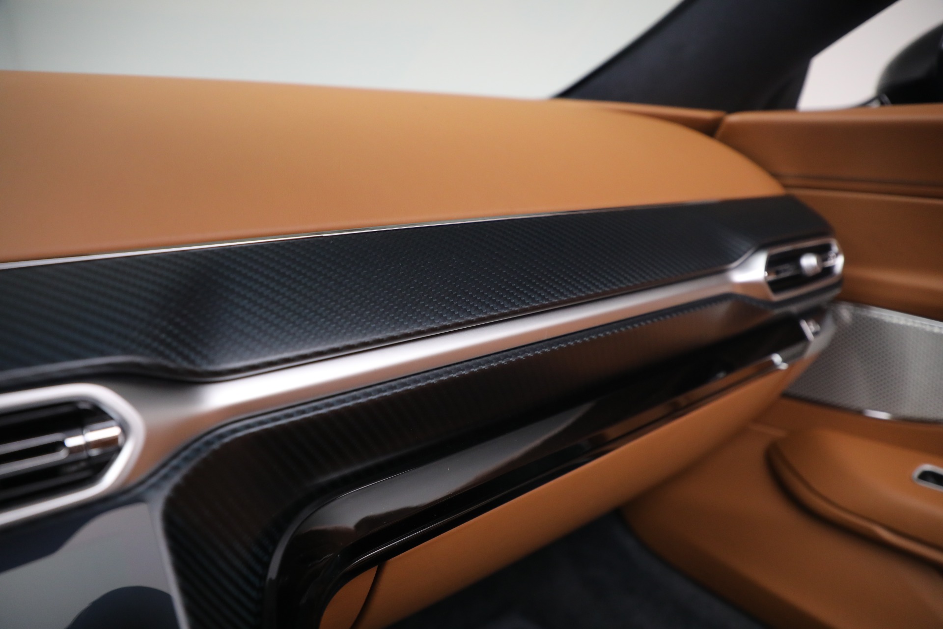 New-2026-Aston-Martin-Vantage-Roadster