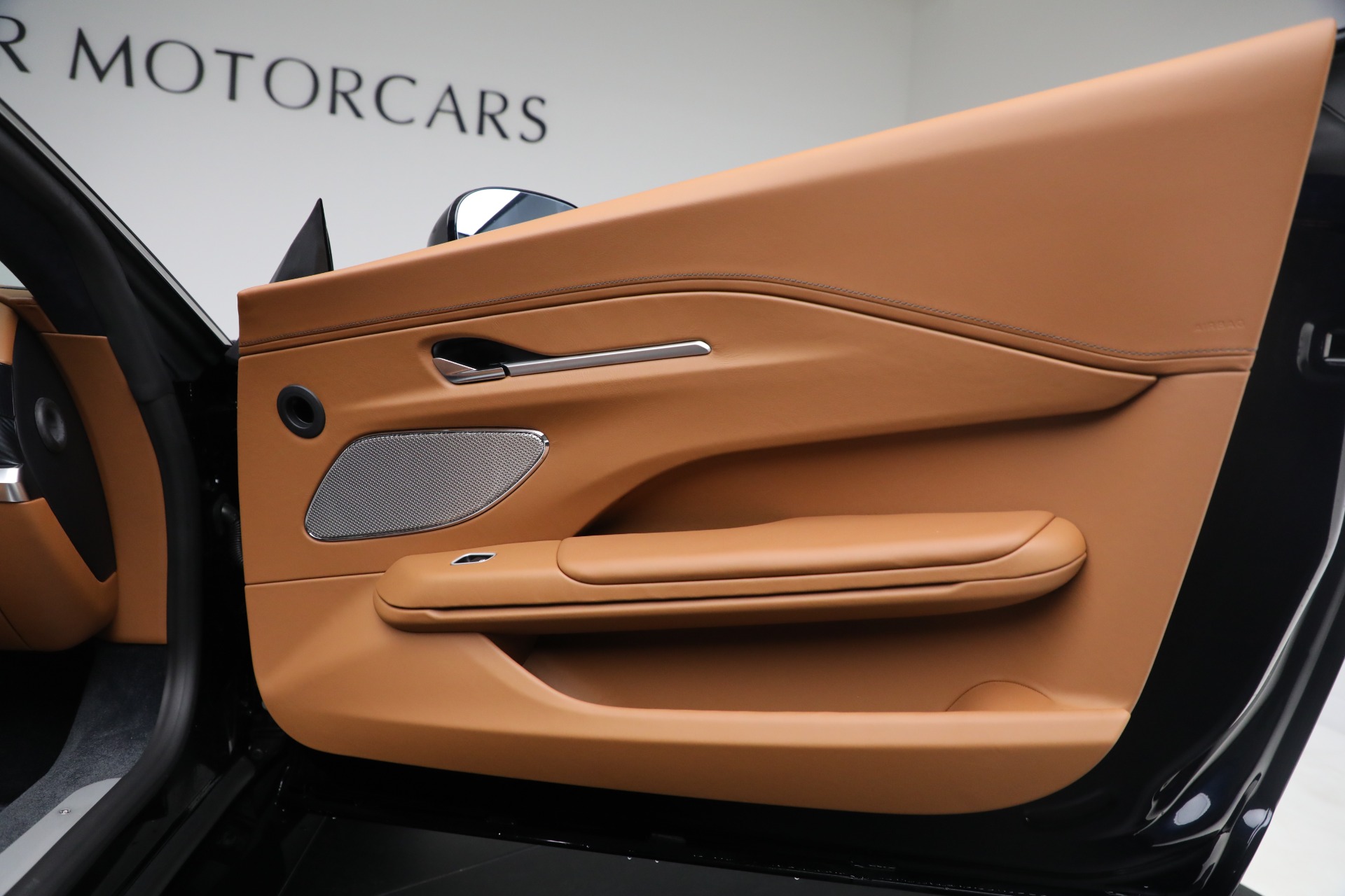 New-2026-Aston-Martin-Vantage-Roadster