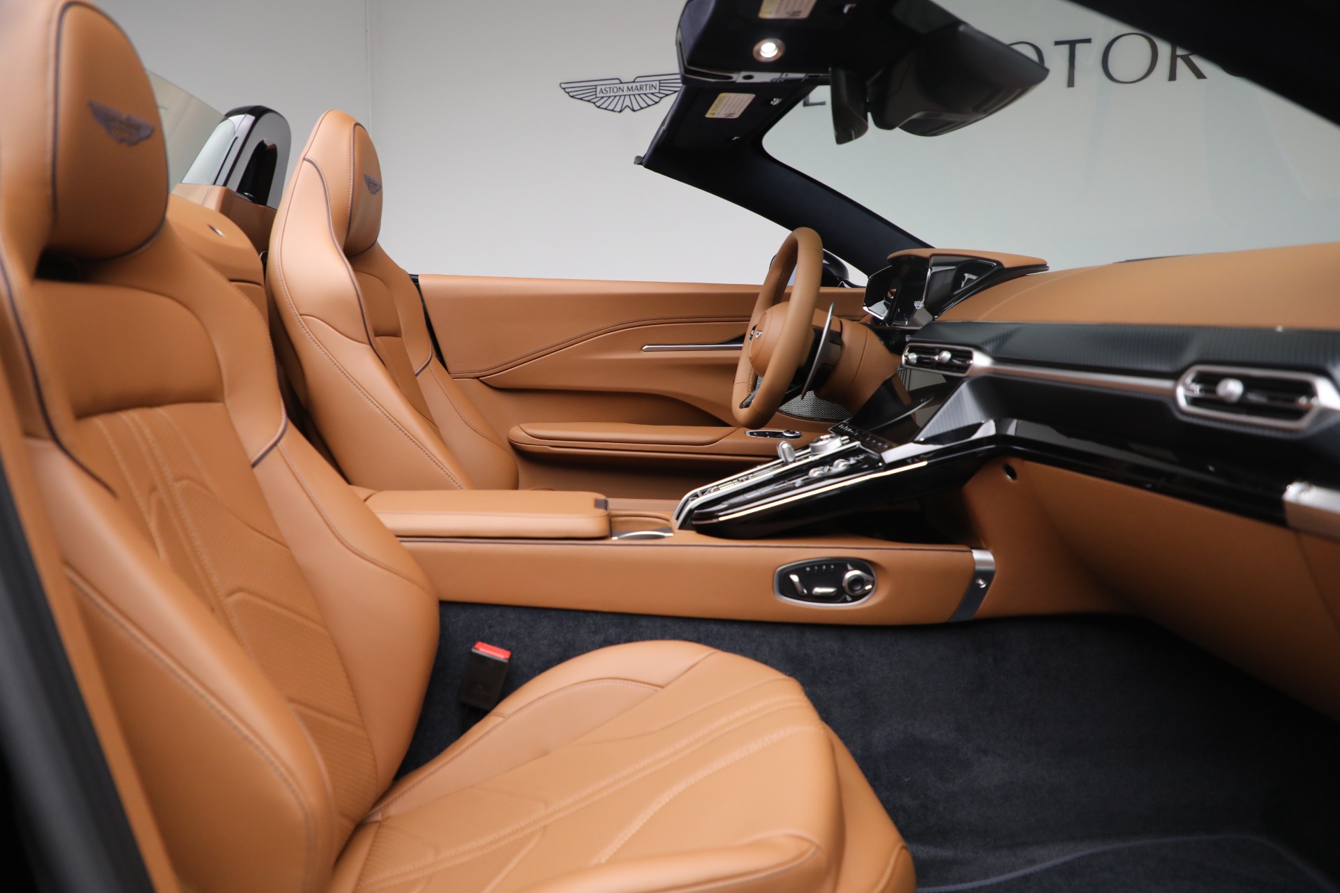 New-2026-Aston-Martin-Vantage-Roadster