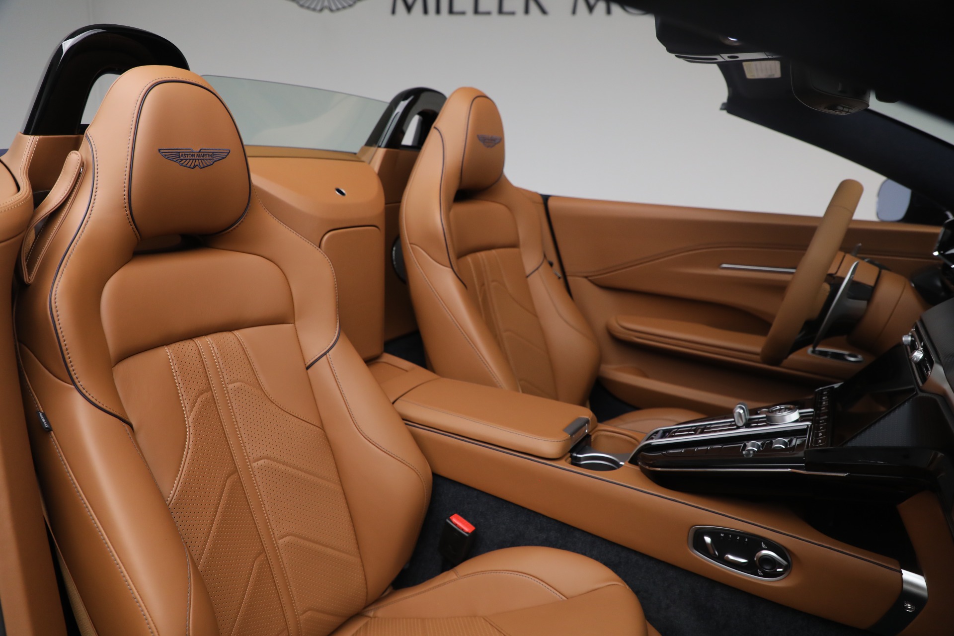 New-2026-Aston-Martin-Vantage-Roadster