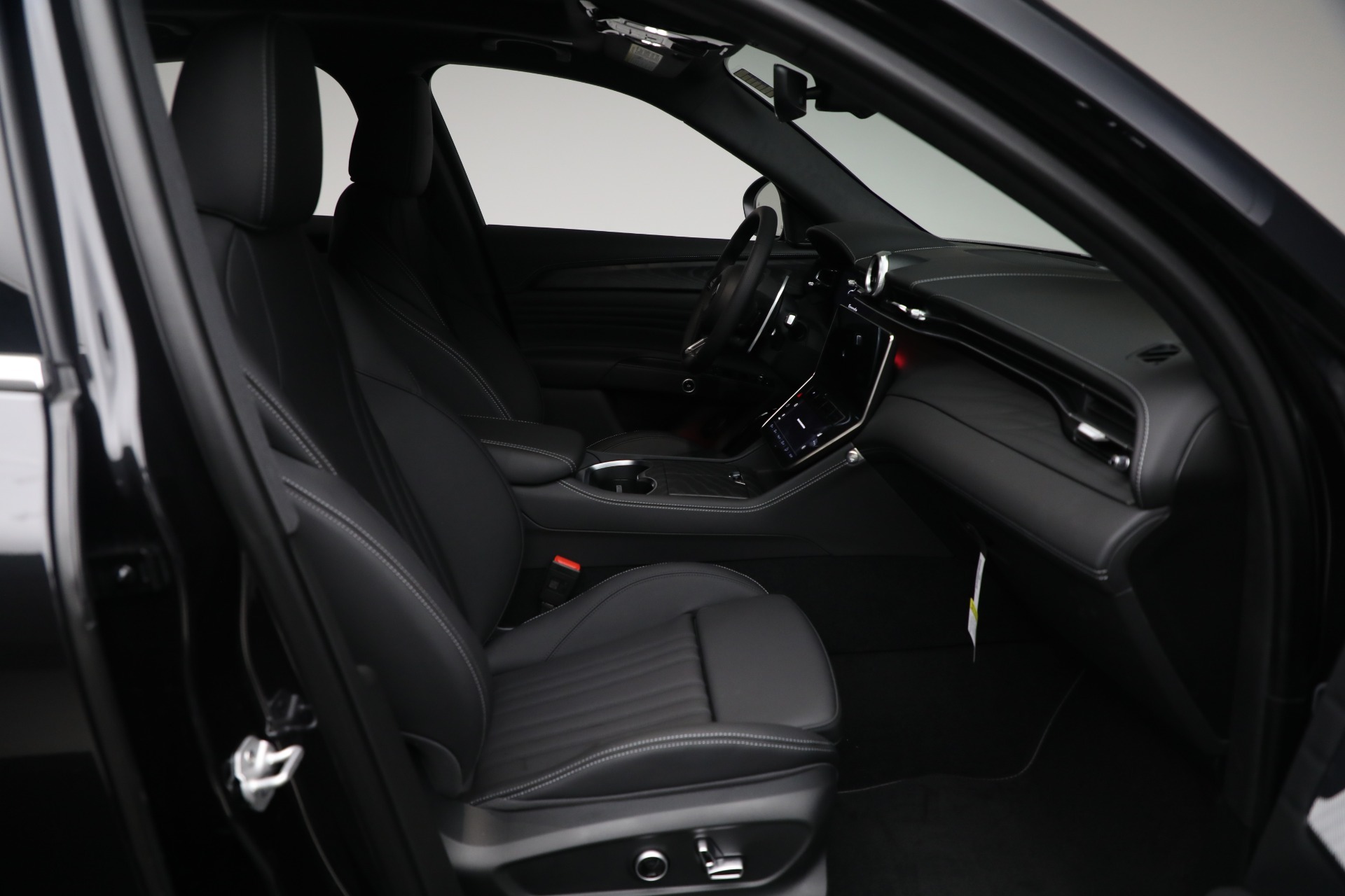 New-2025-Maserati-Grecale