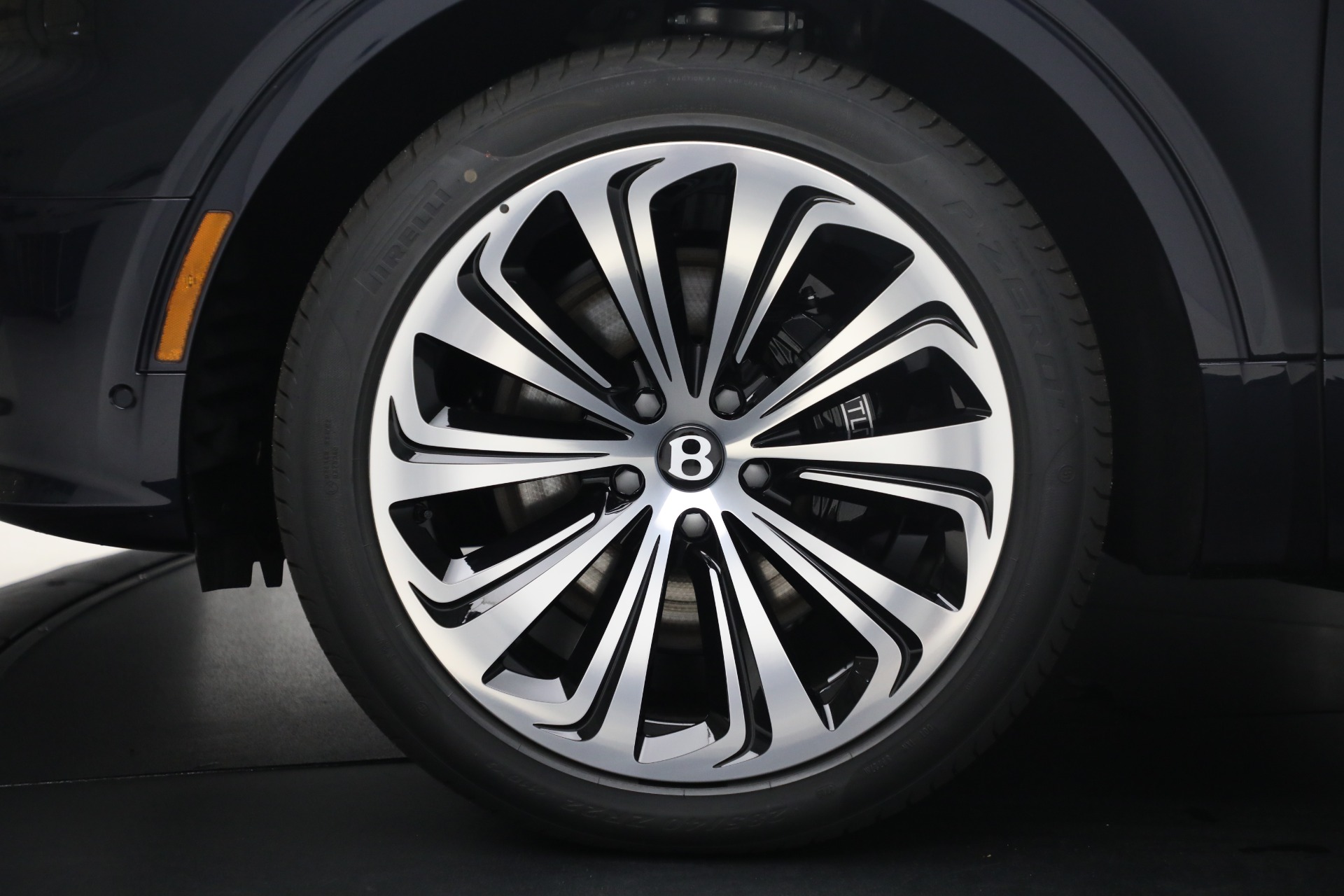 New-2025-Bentley-Bentayga-Azure-V8