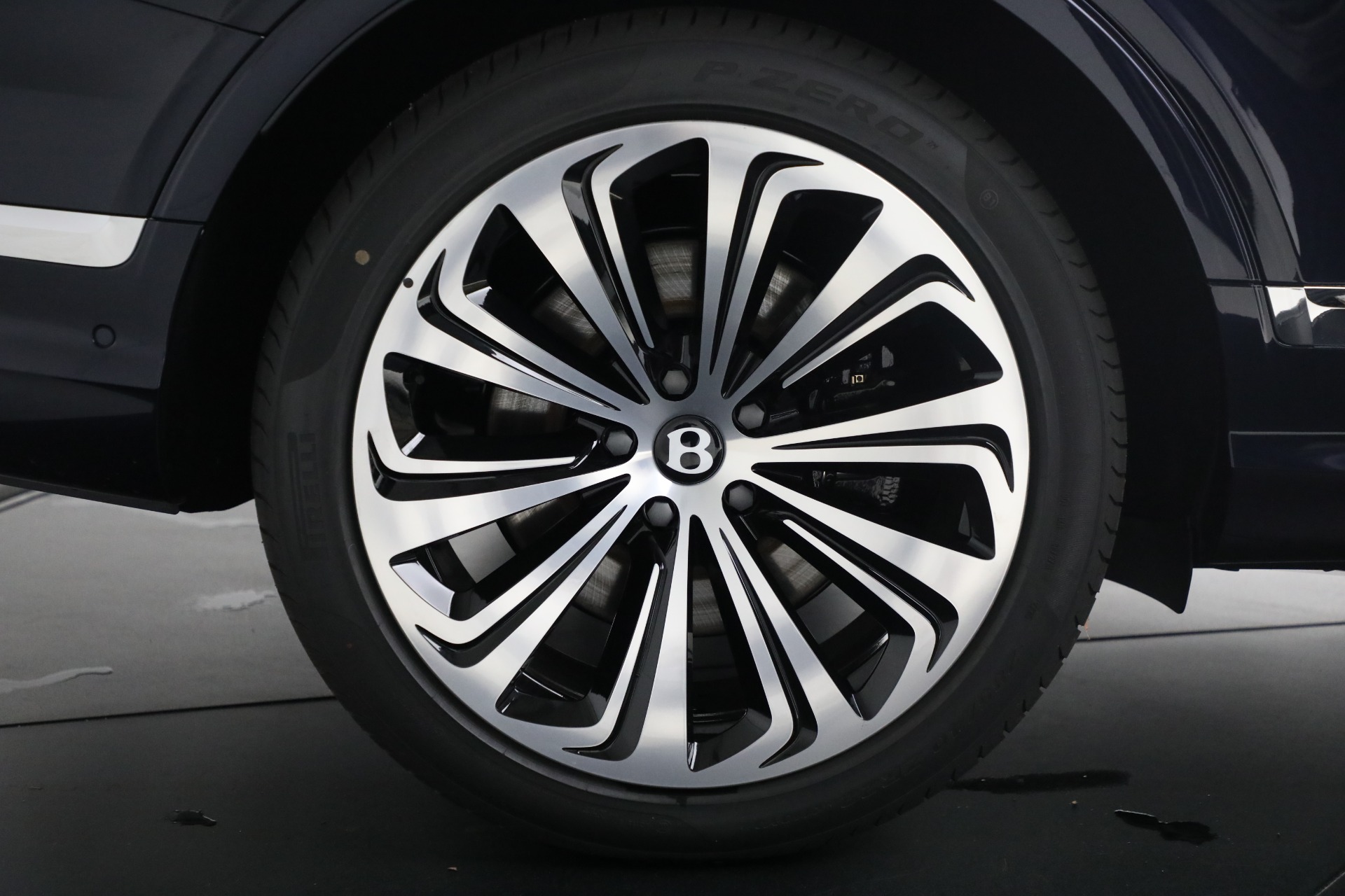 New-2025-Bentley-Bentayga-Azure-V8