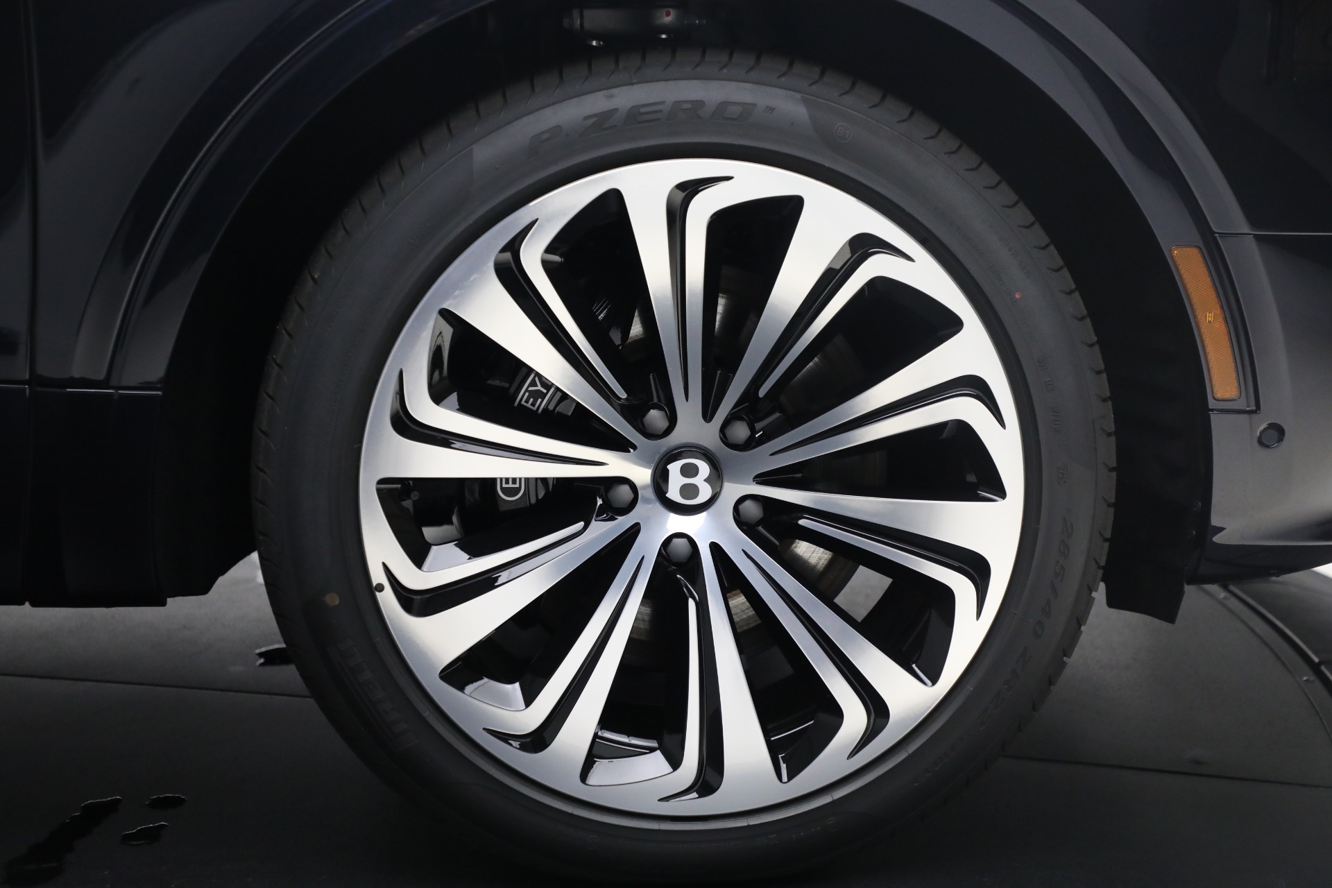 New-2025-Bentley-Bentayga-Azure-V8