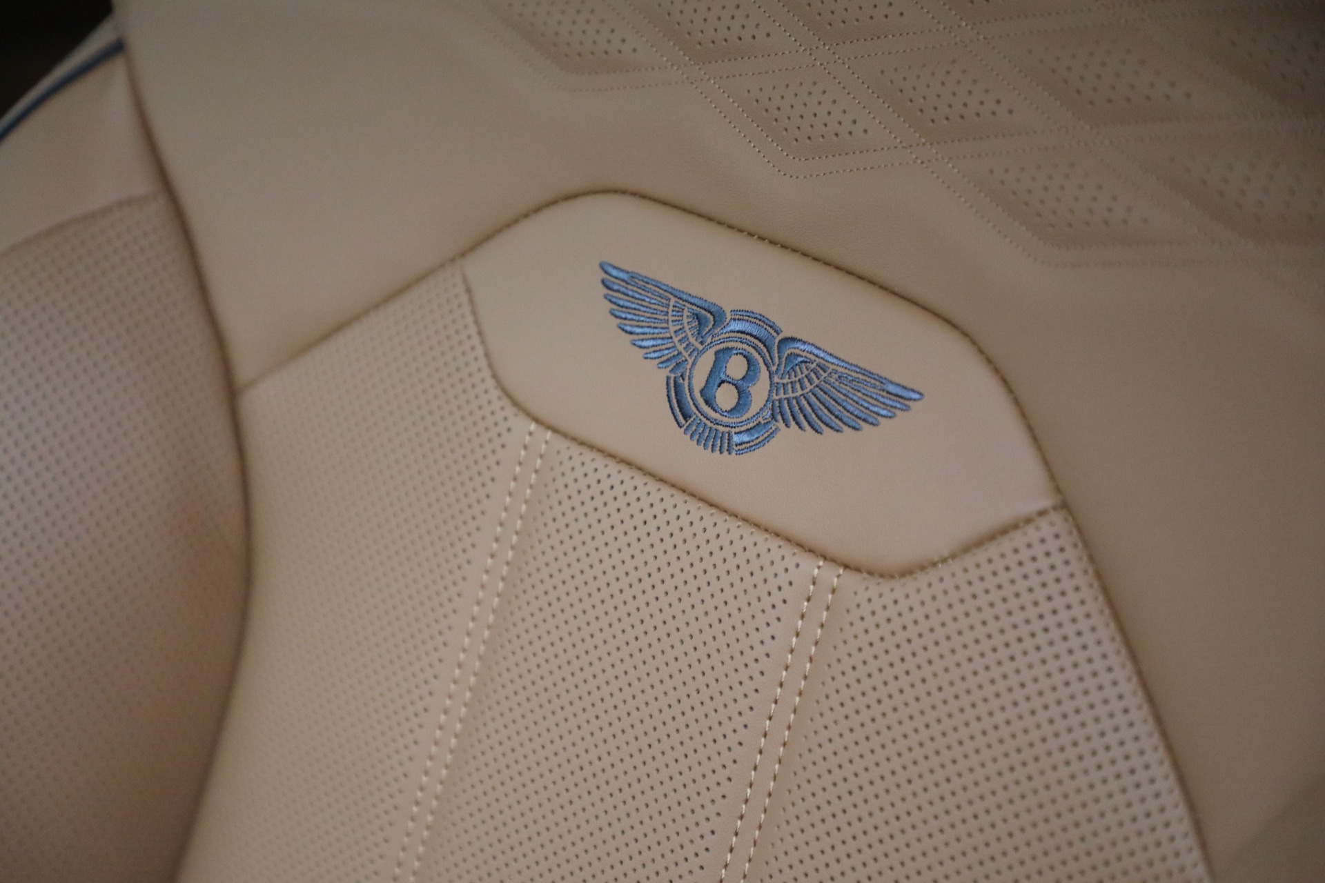 New-2025-Bentley-Bentayga-Azure-V8