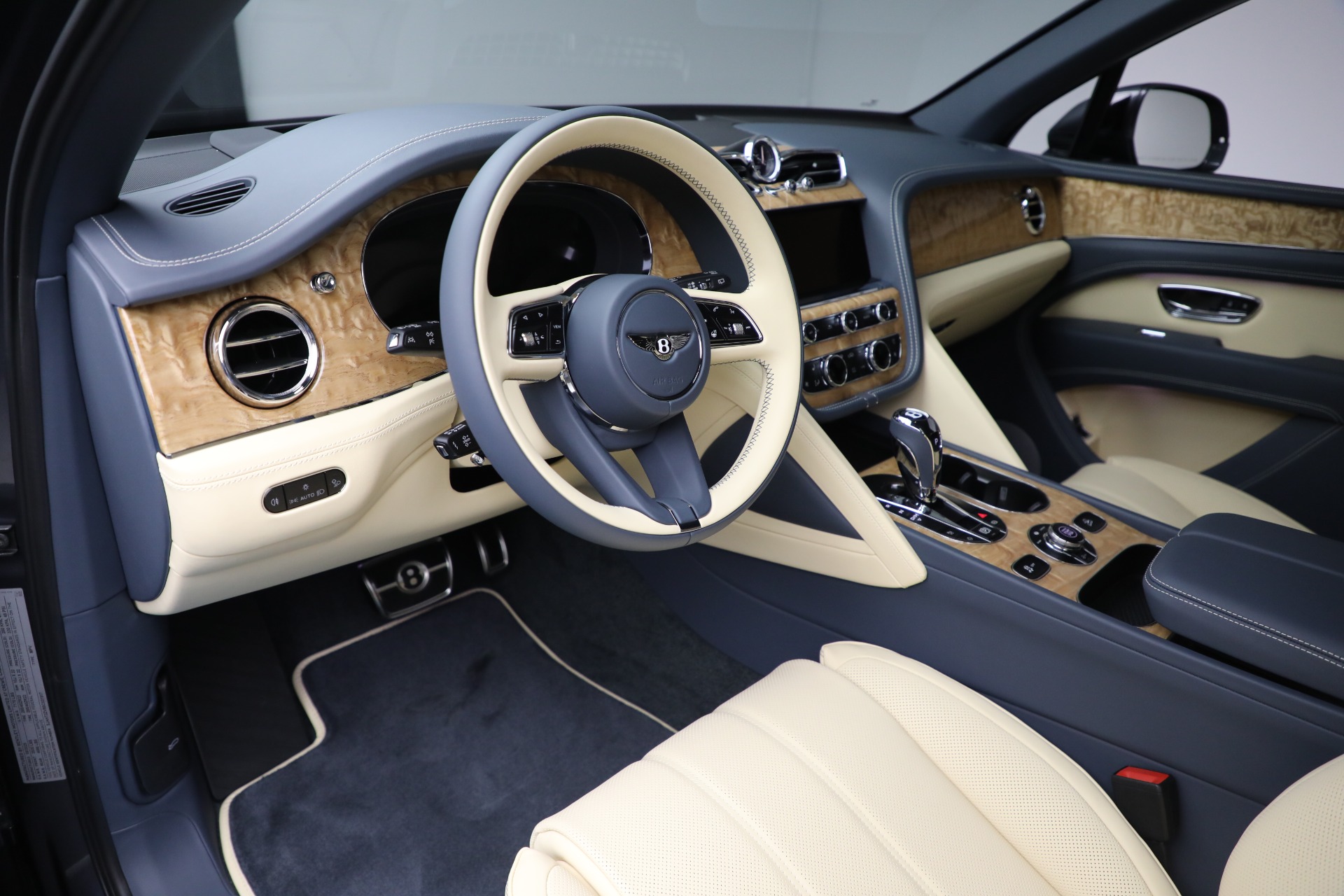 New-2025-Bentley-Bentayga-EWB-V8