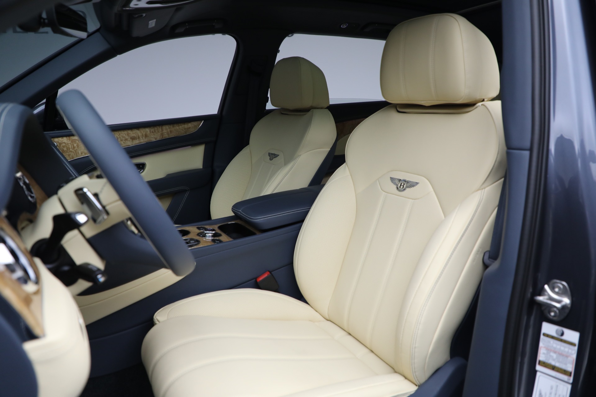 New-2025-Bentley-Bentayga-EWB-V8