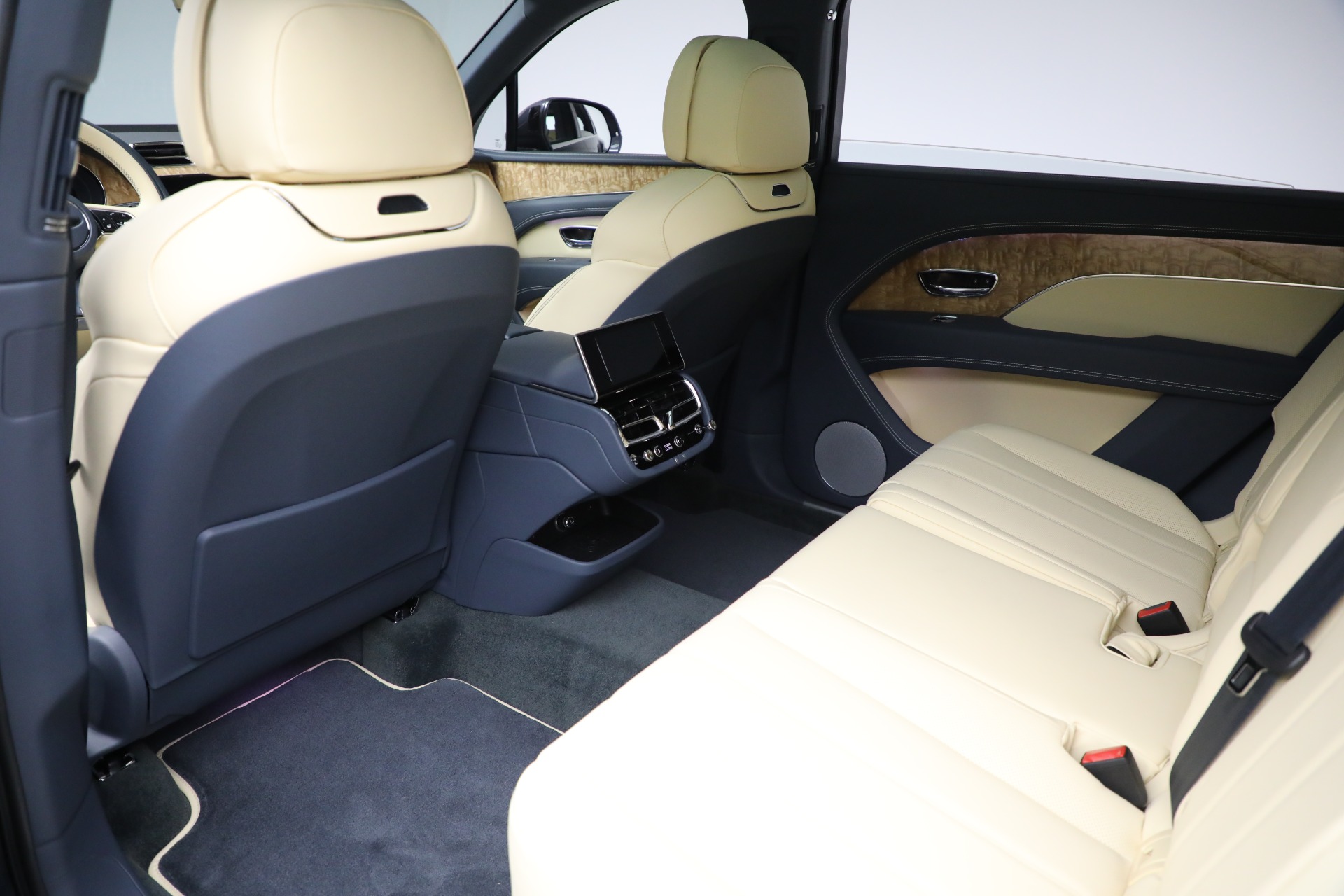 New-2025-Bentley-Bentayga-EWB-V8