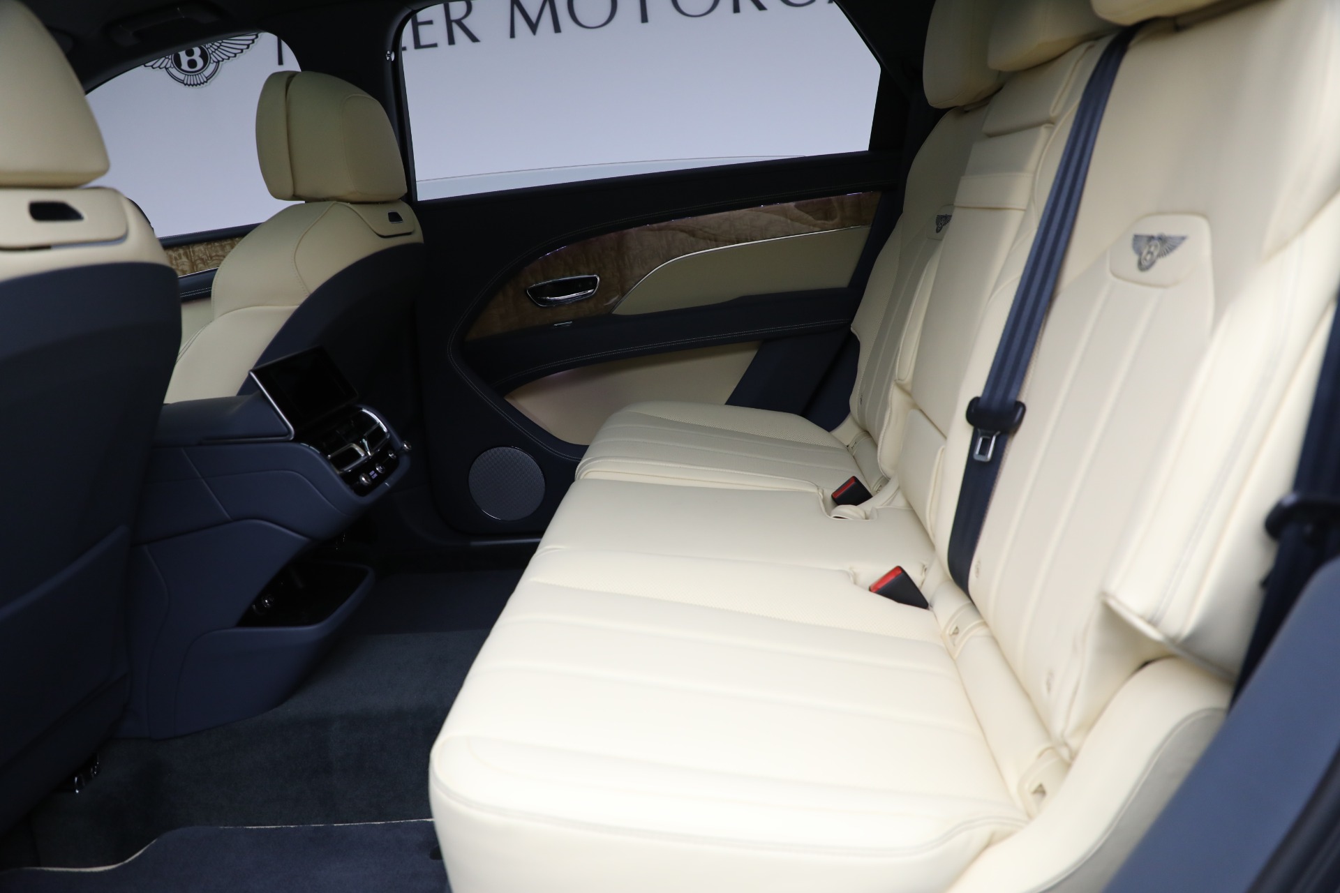 New-2025-Bentley-Bentayga-EWB-V8