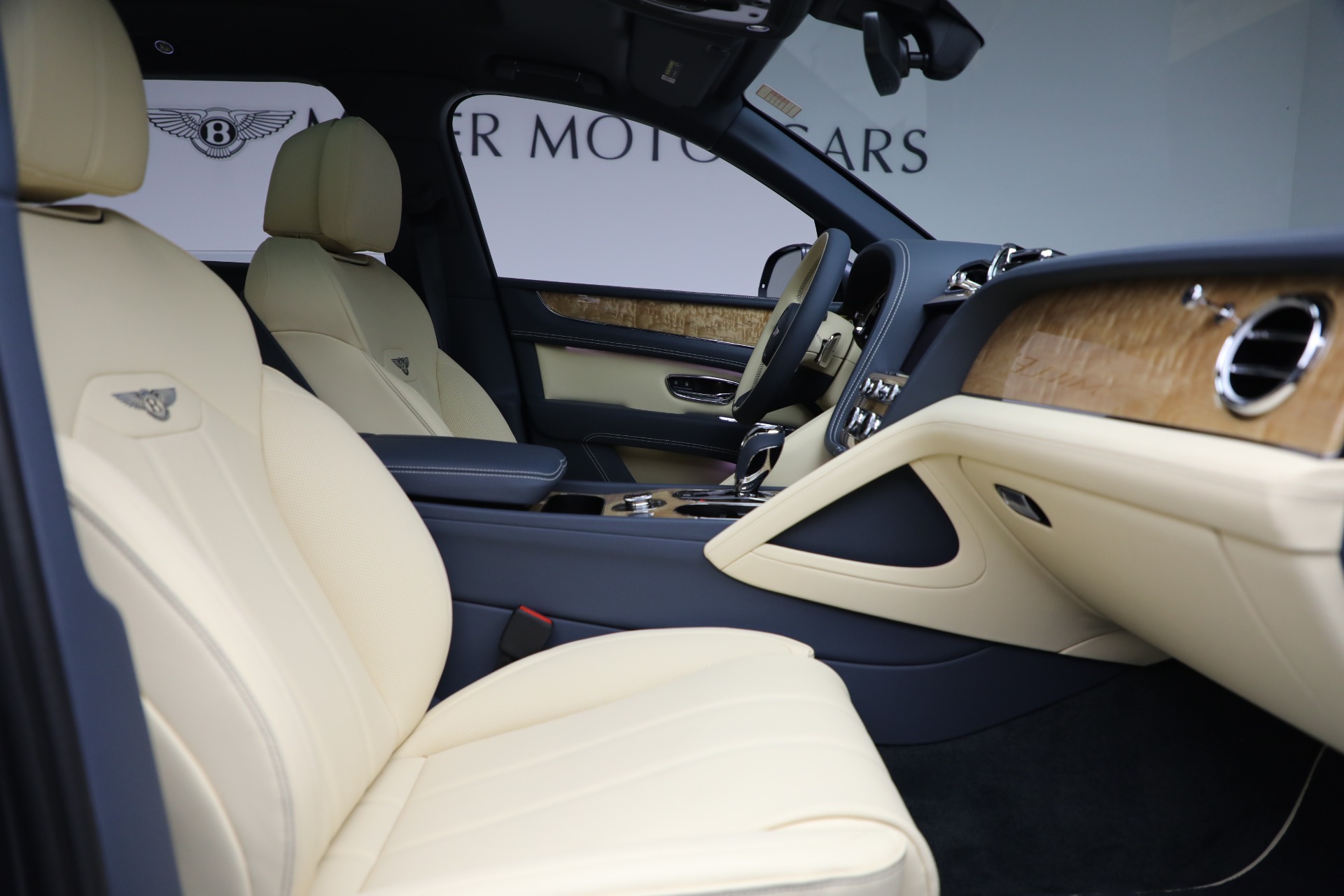 New-2025-Bentley-Bentayga-EWB-V8