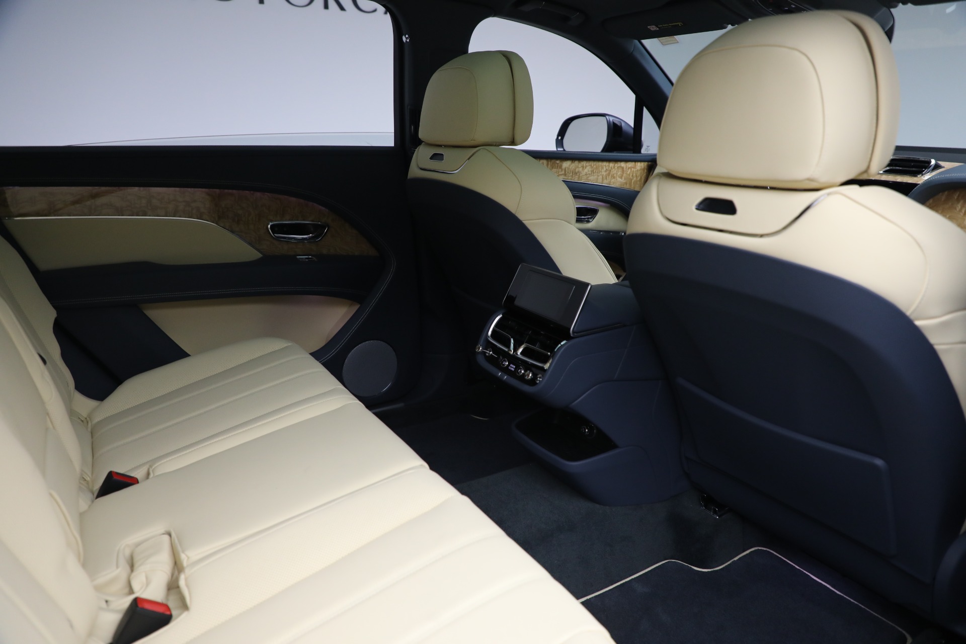 New-2025-Bentley-Bentayga-EWB-V8