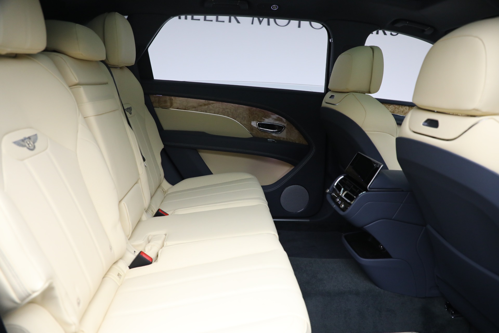 New-2025-Bentley-Bentayga-EWB-V8
