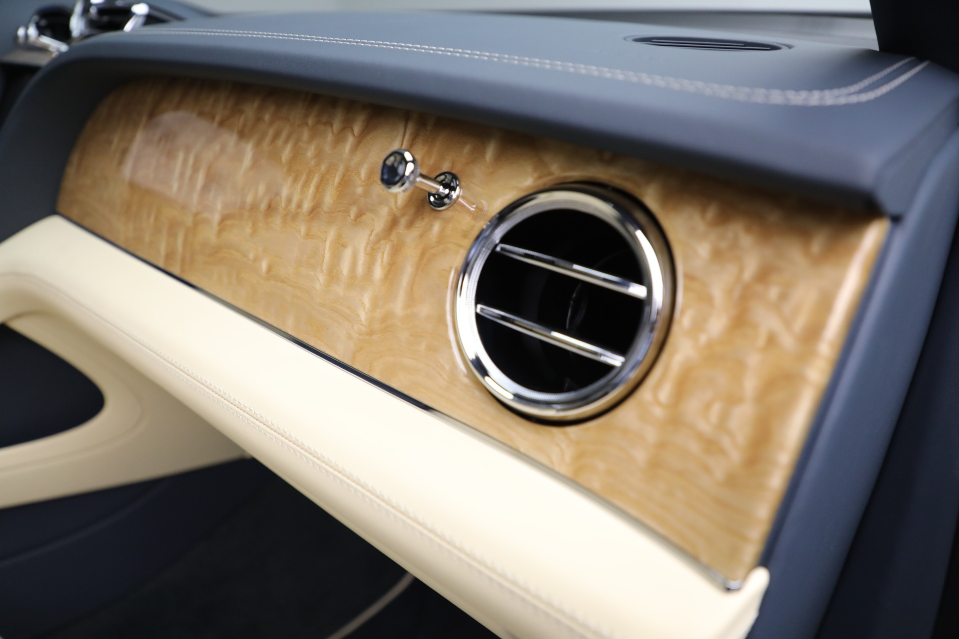 New-2025-Bentley-Bentayga-EWB-V8
