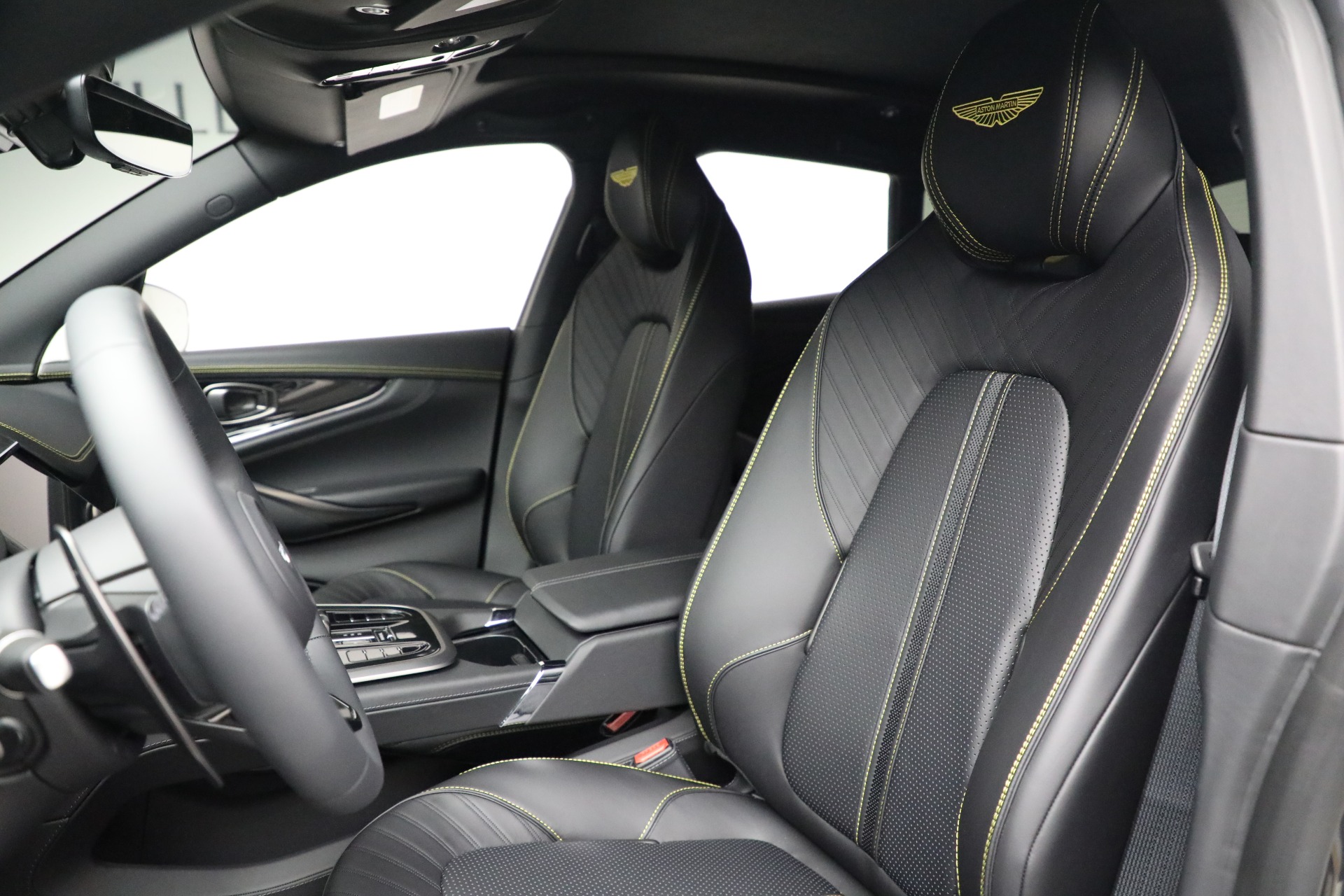 New-2026-Aston-Martin-DBX-707