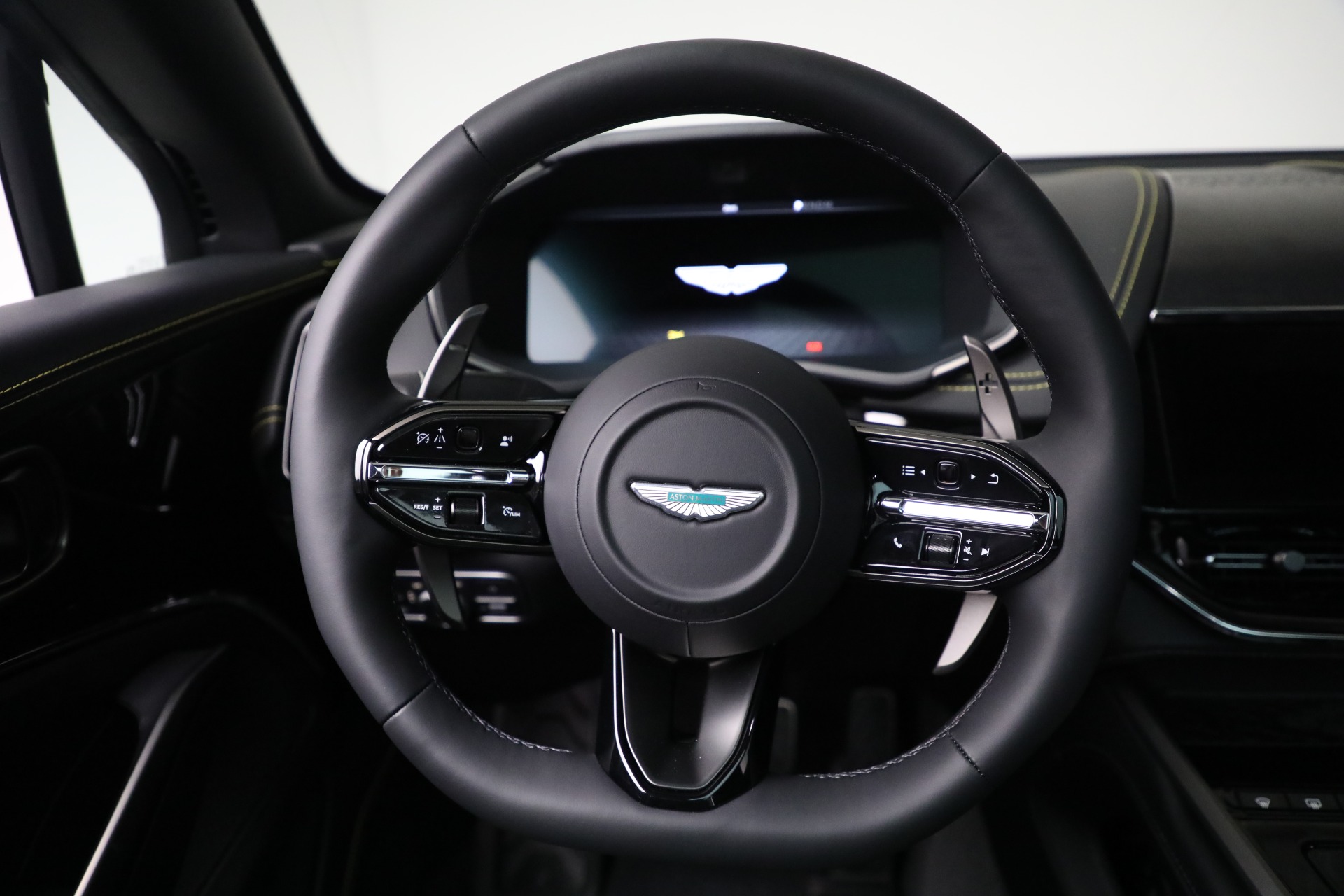 New-2026-Aston-Martin-DBX-707