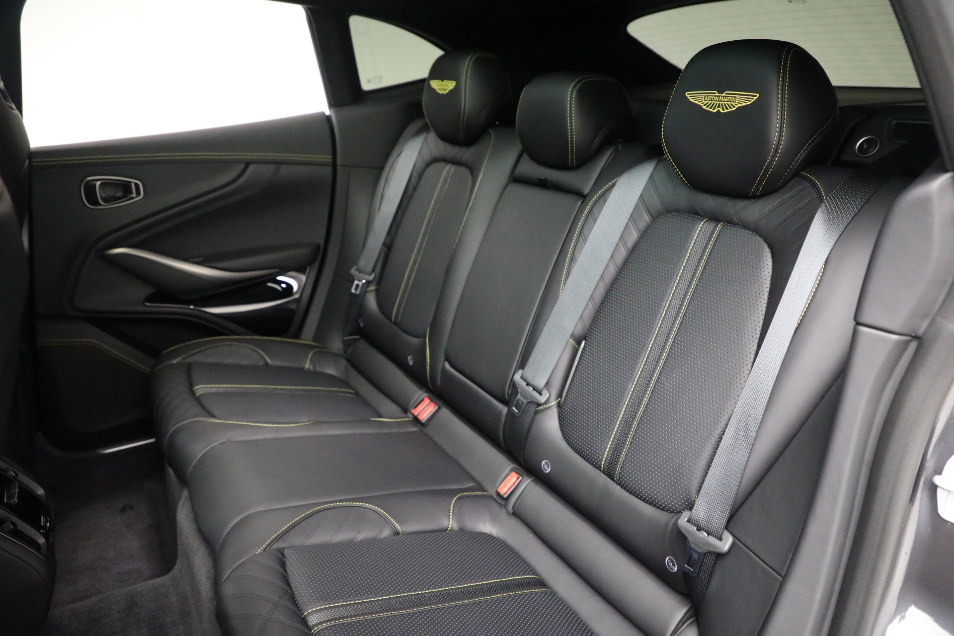 New-2026-Aston-Martin-DBX-707