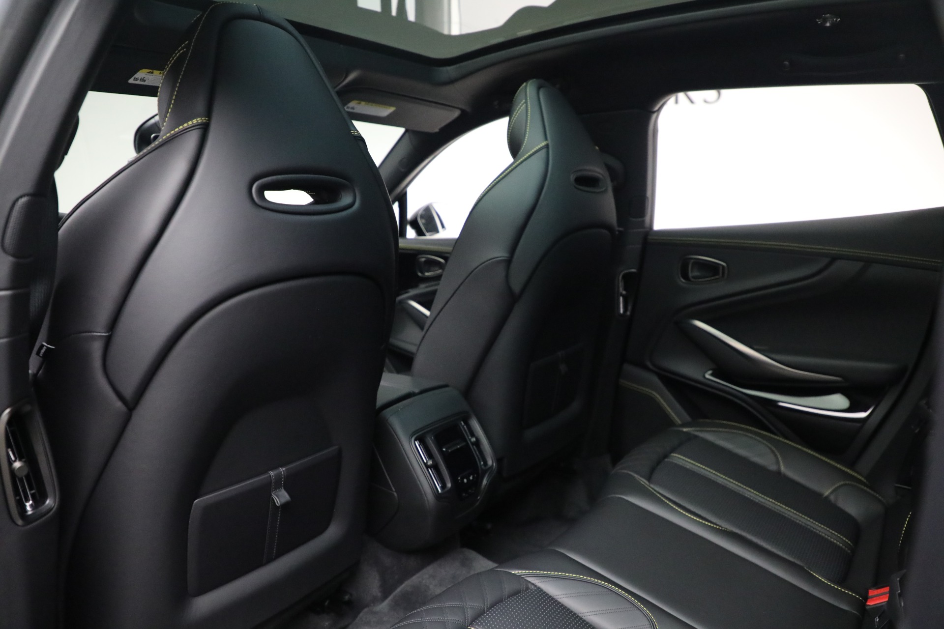 New-2026-Aston-Martin-DBX-707