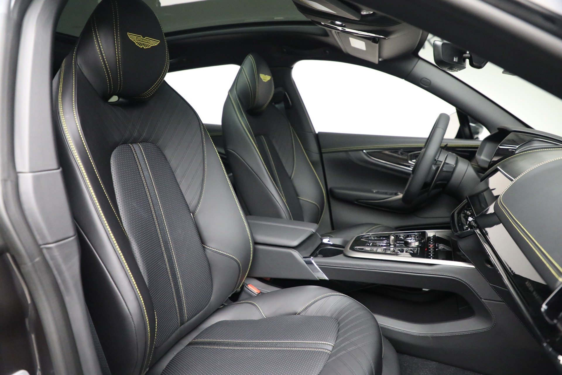 New-2026-Aston-Martin-DBX-707