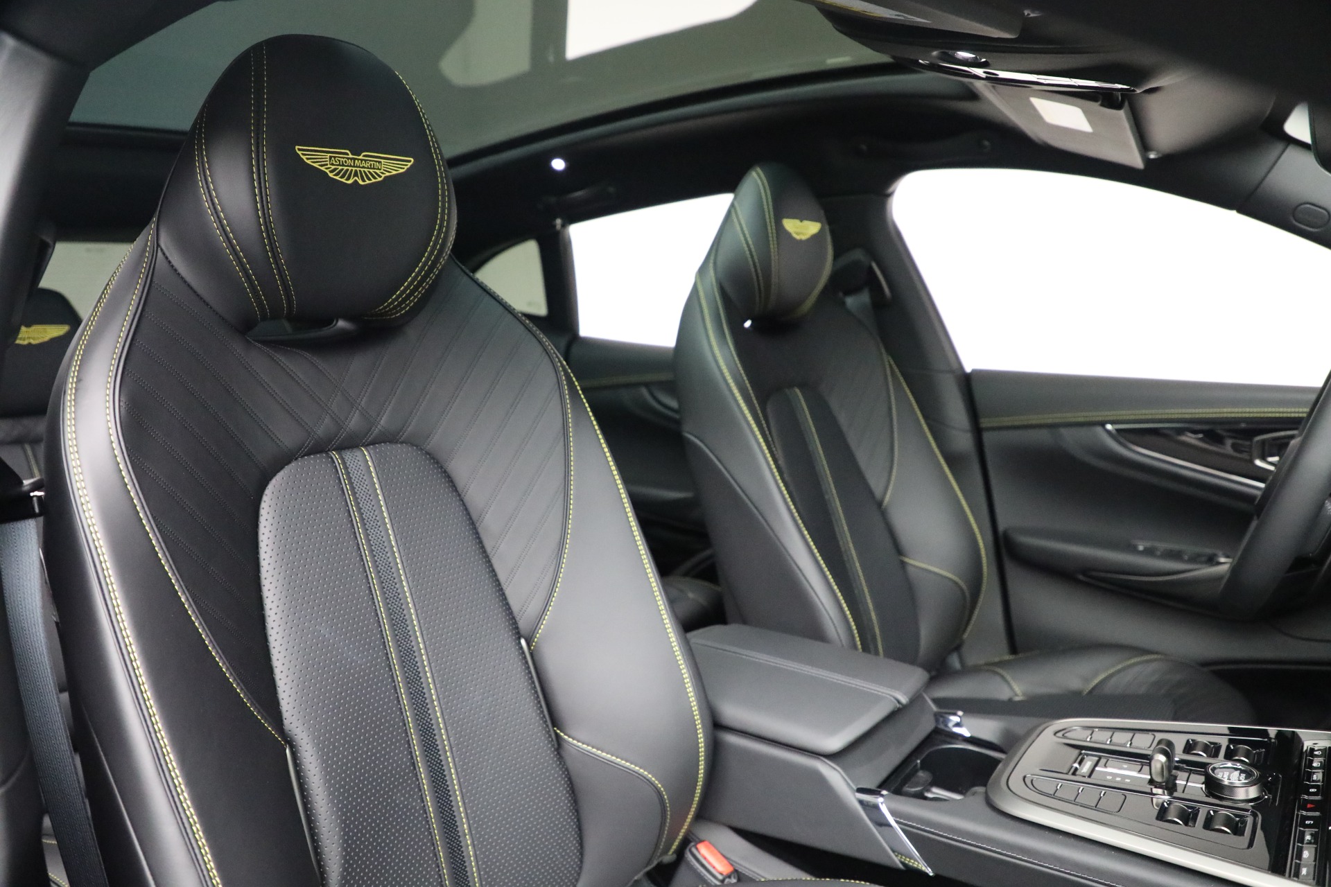 New-2026-Aston-Martin-DBX-707