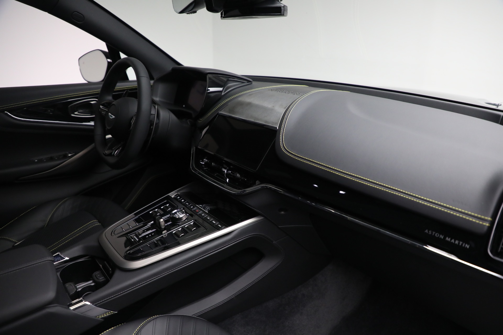 New-2026-Aston-Martin-DBX-707