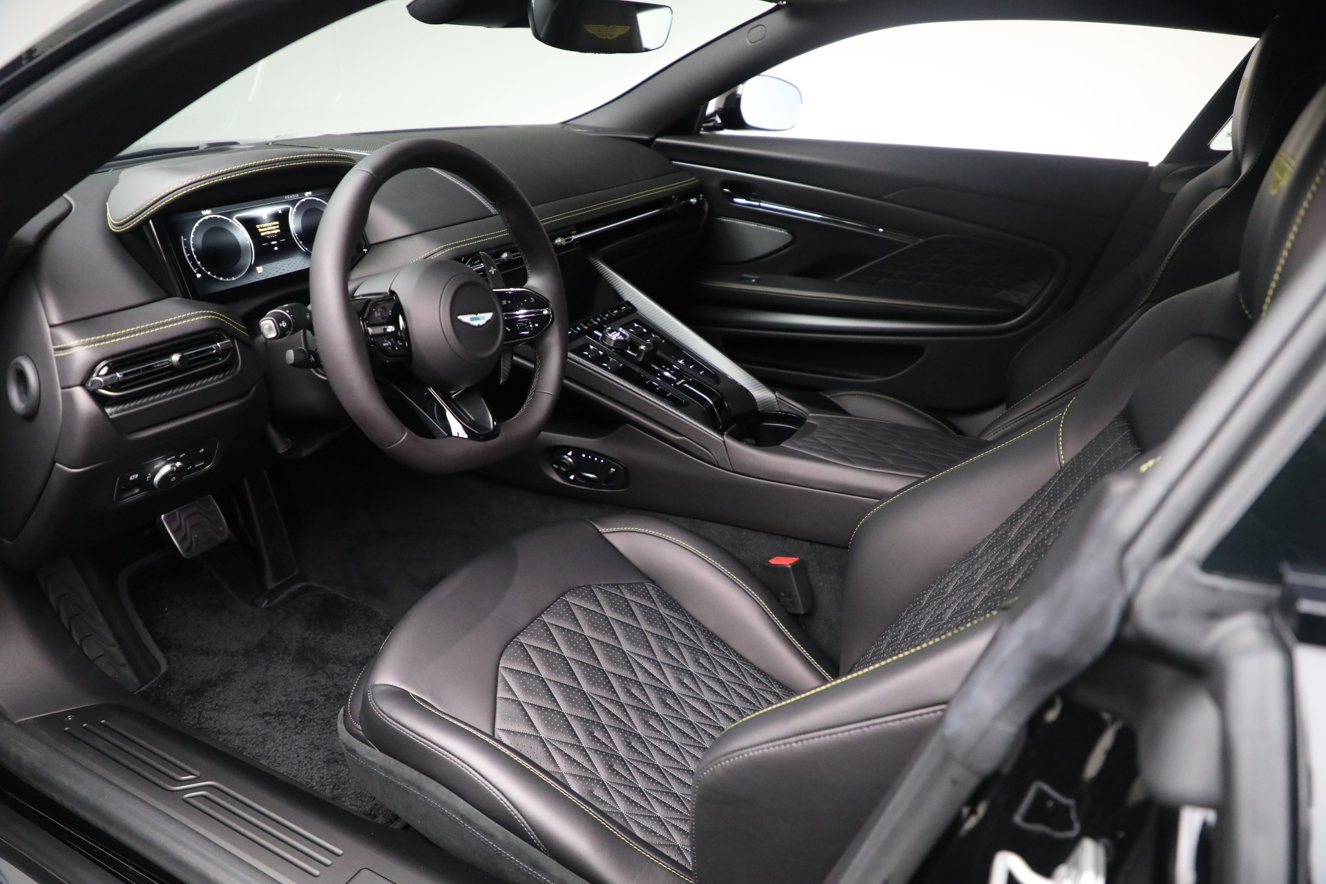 New-2026-Aston-Martin-DB12-V8