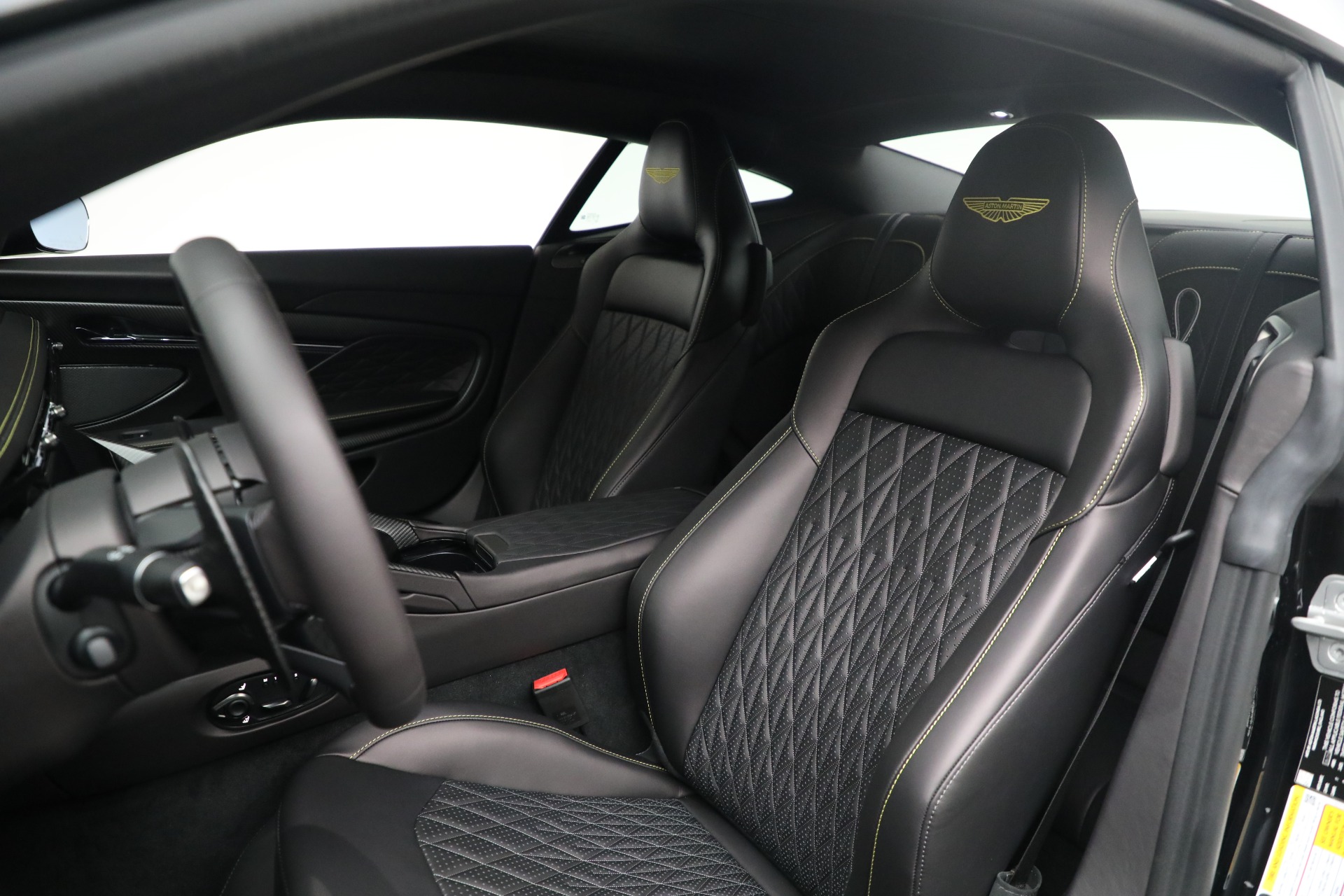 New-2026-Aston-Martin-DB12-V8