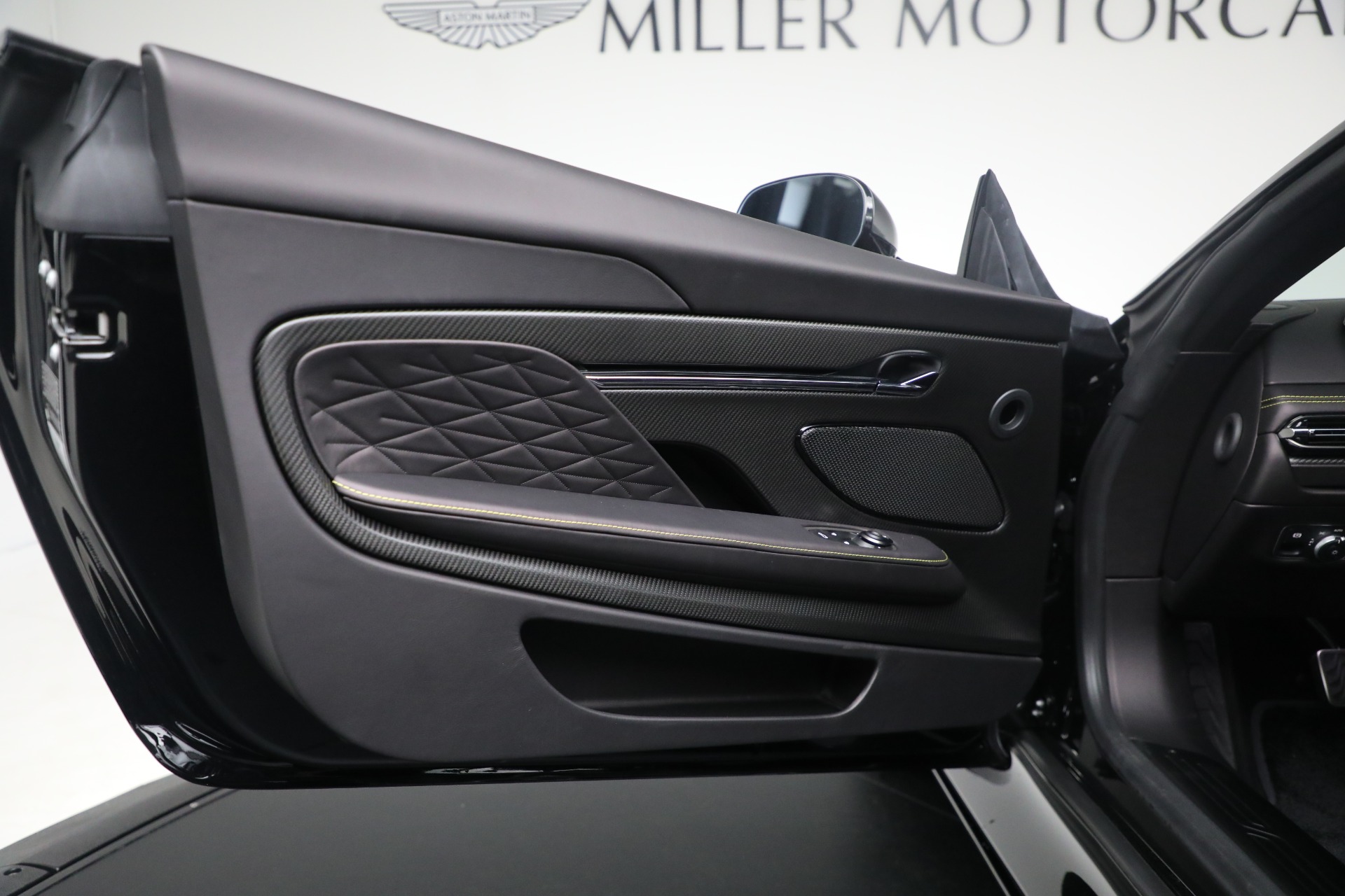 New-2026-Aston-Martin-DB12-V8