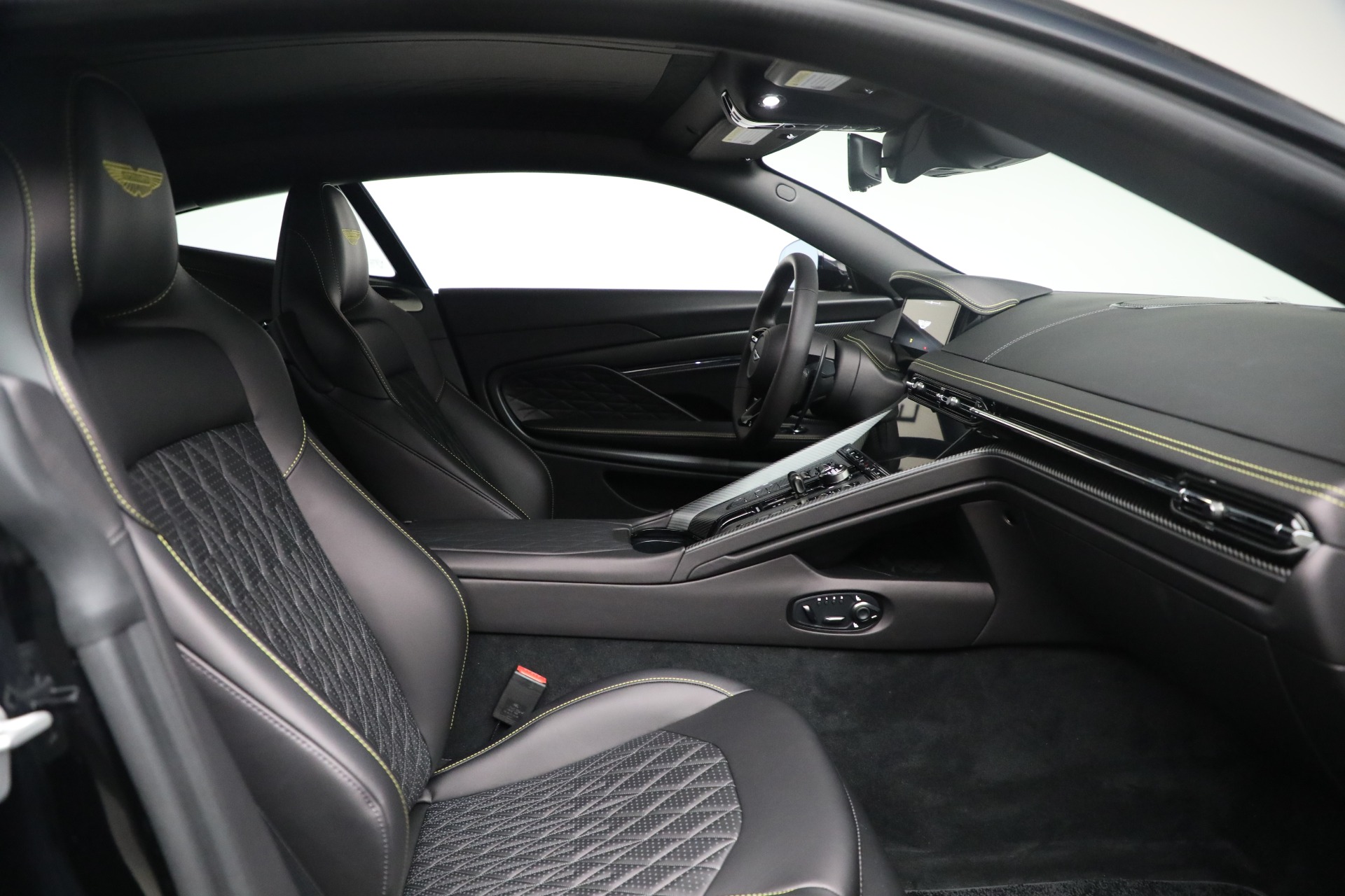 New-2026-Aston-Martin-DB12-V8