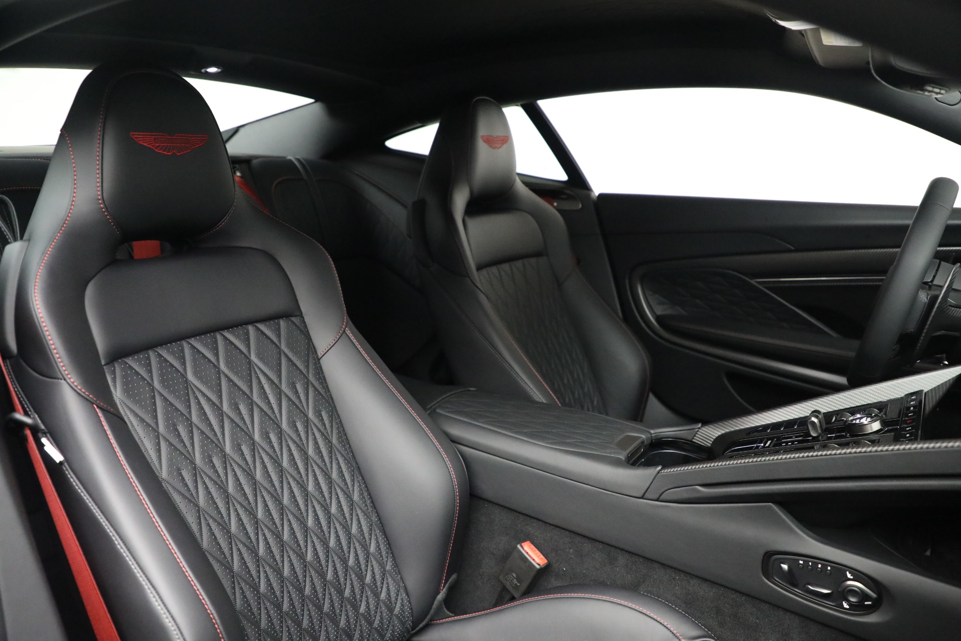 New-2026-Aston-Martin-DB12-V8