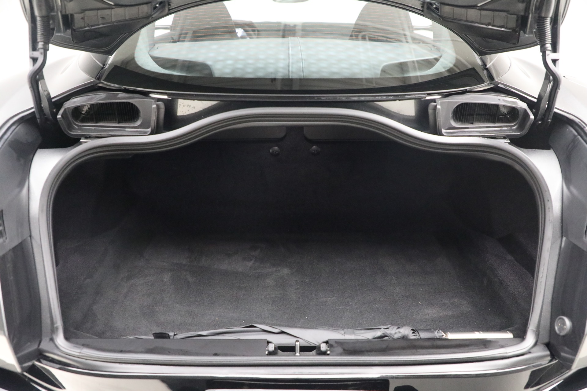 New-2026-Aston-Martin-DB12-V8