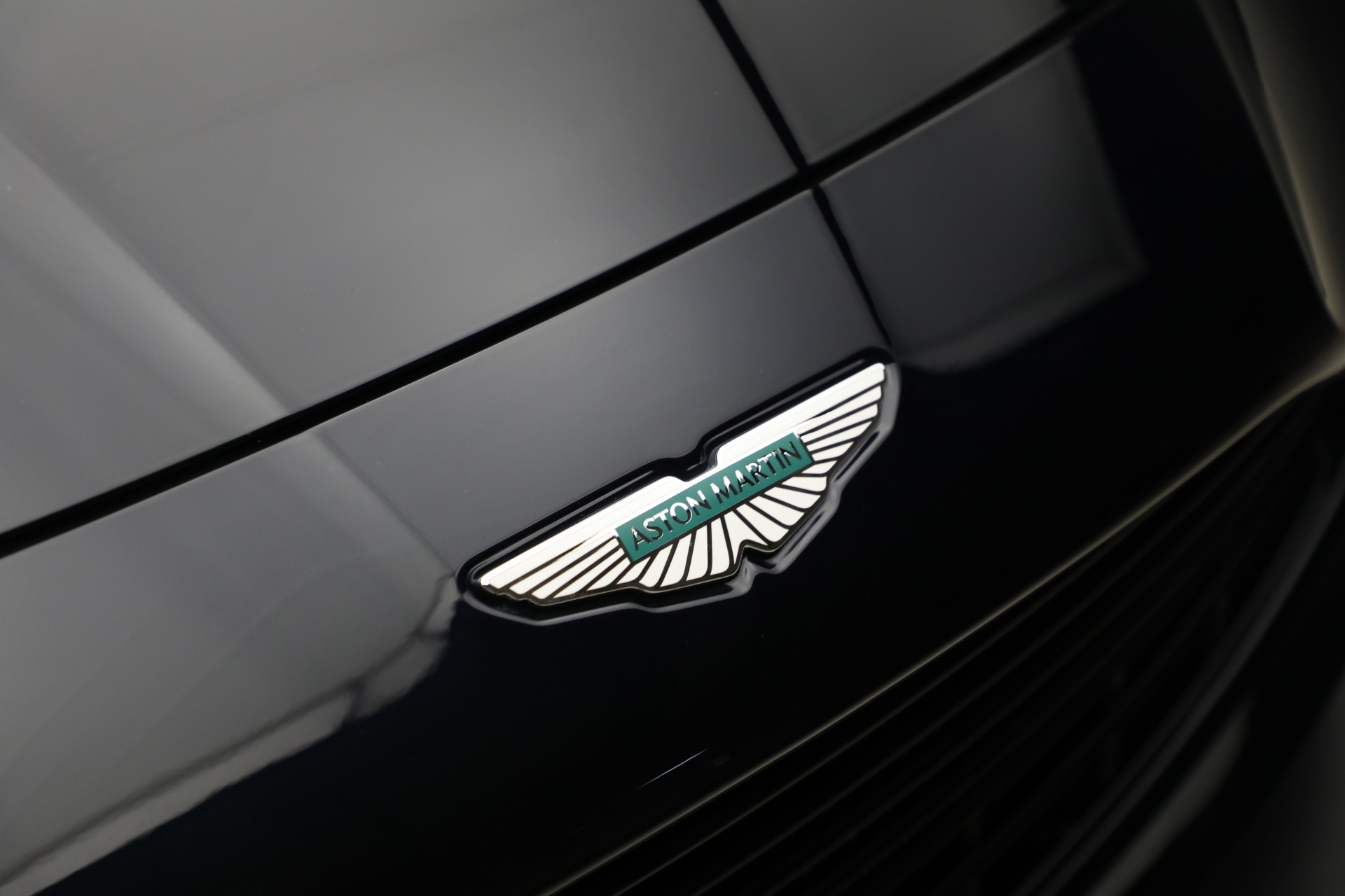 Used-2025-Aston-Martin-Vanquish