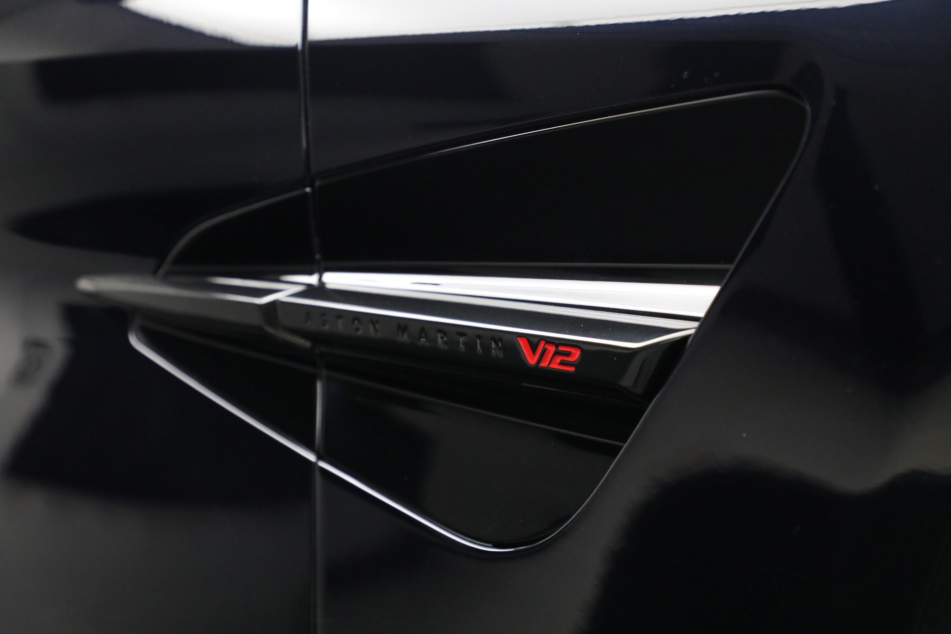 Used-2025-Aston-Martin-Vanquish