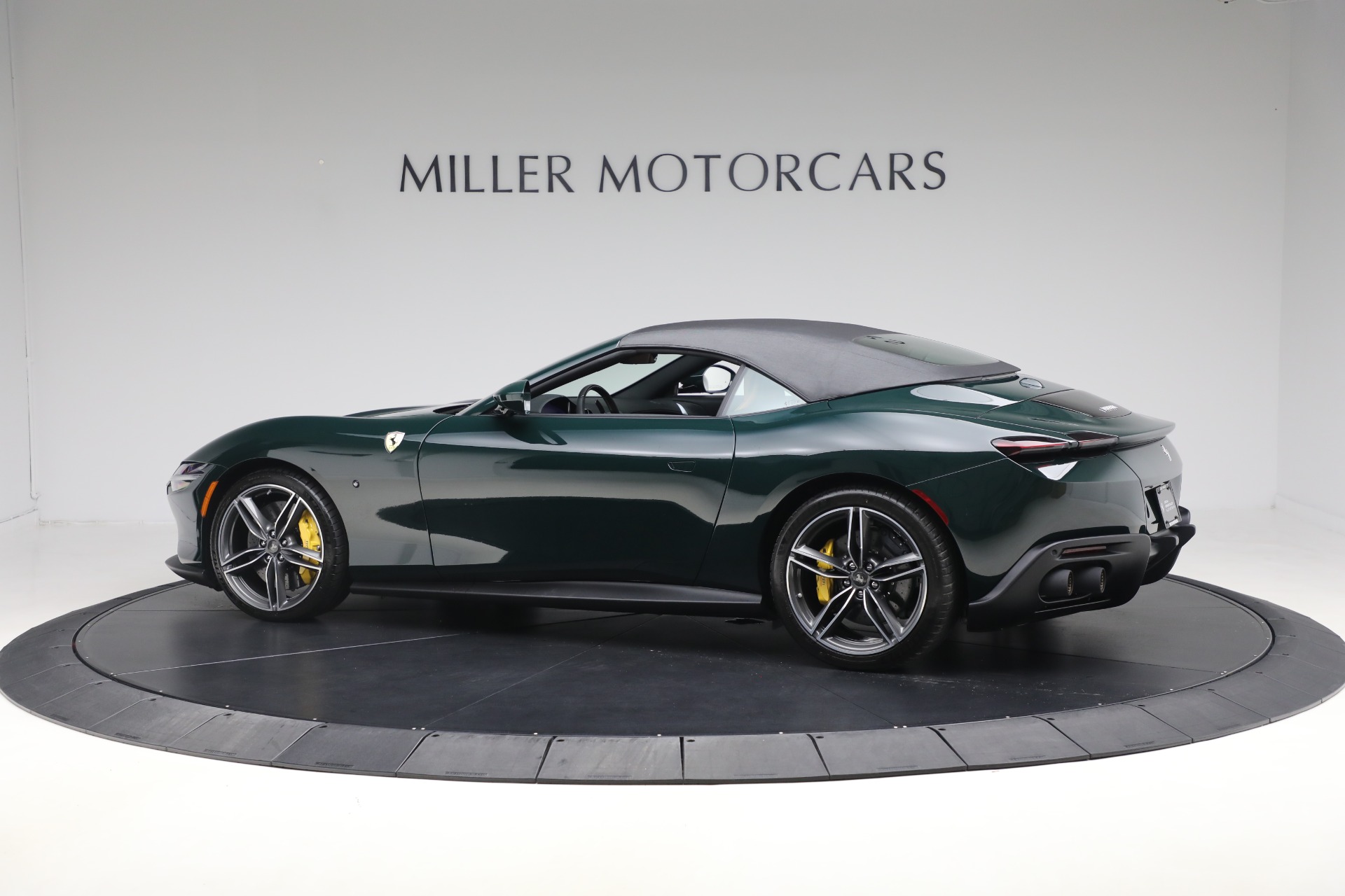 Used-2025-Ferrari-Roma-Spider